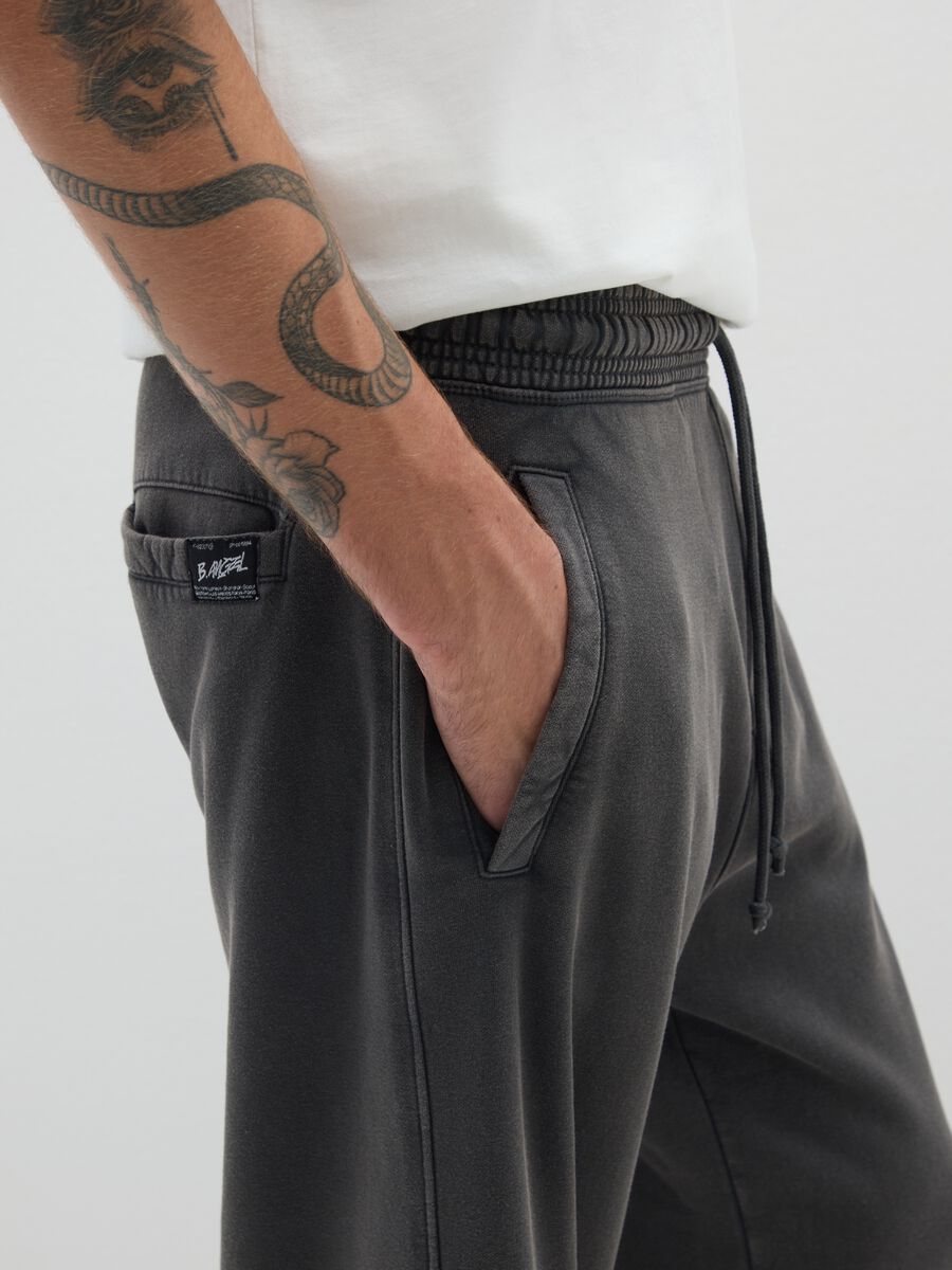 Black cotton blend relaxed fit trousers_3