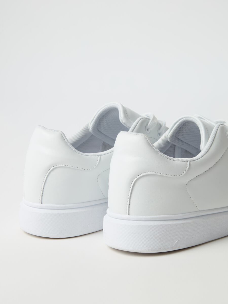Sneakers with laces_1