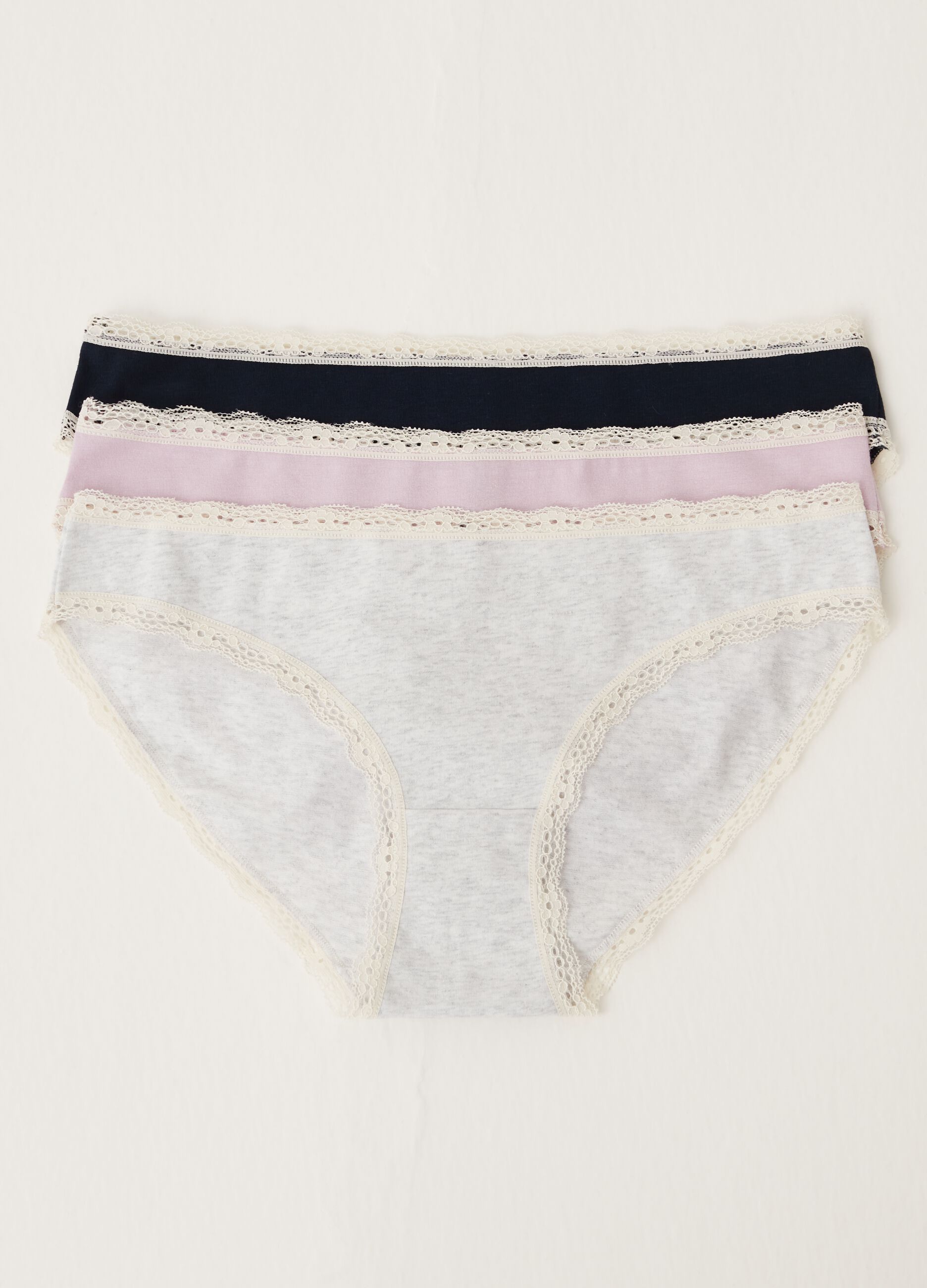 Three-pack briefs in organic stretch cotton with lace
