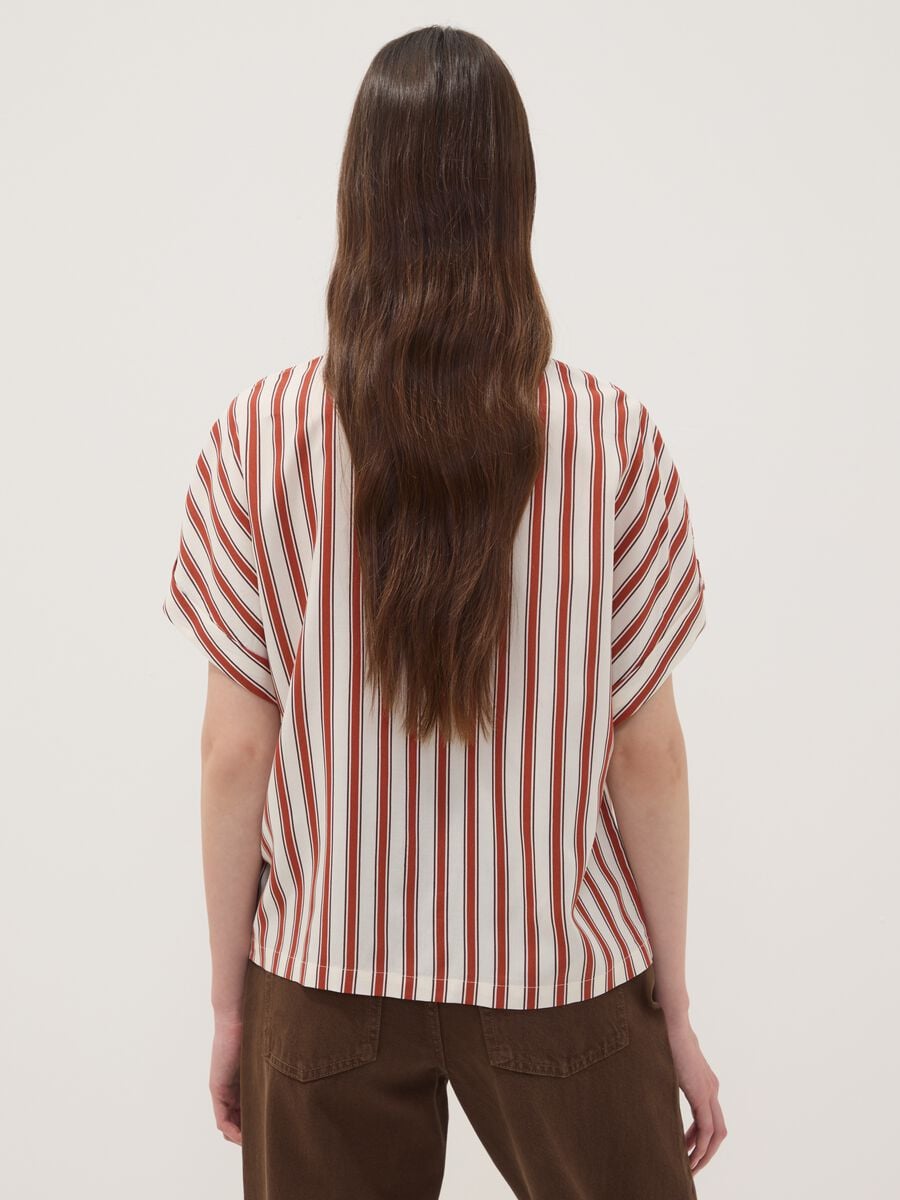 Camicia multicolor a righe in pura viscosa a maniche corte over fit_3