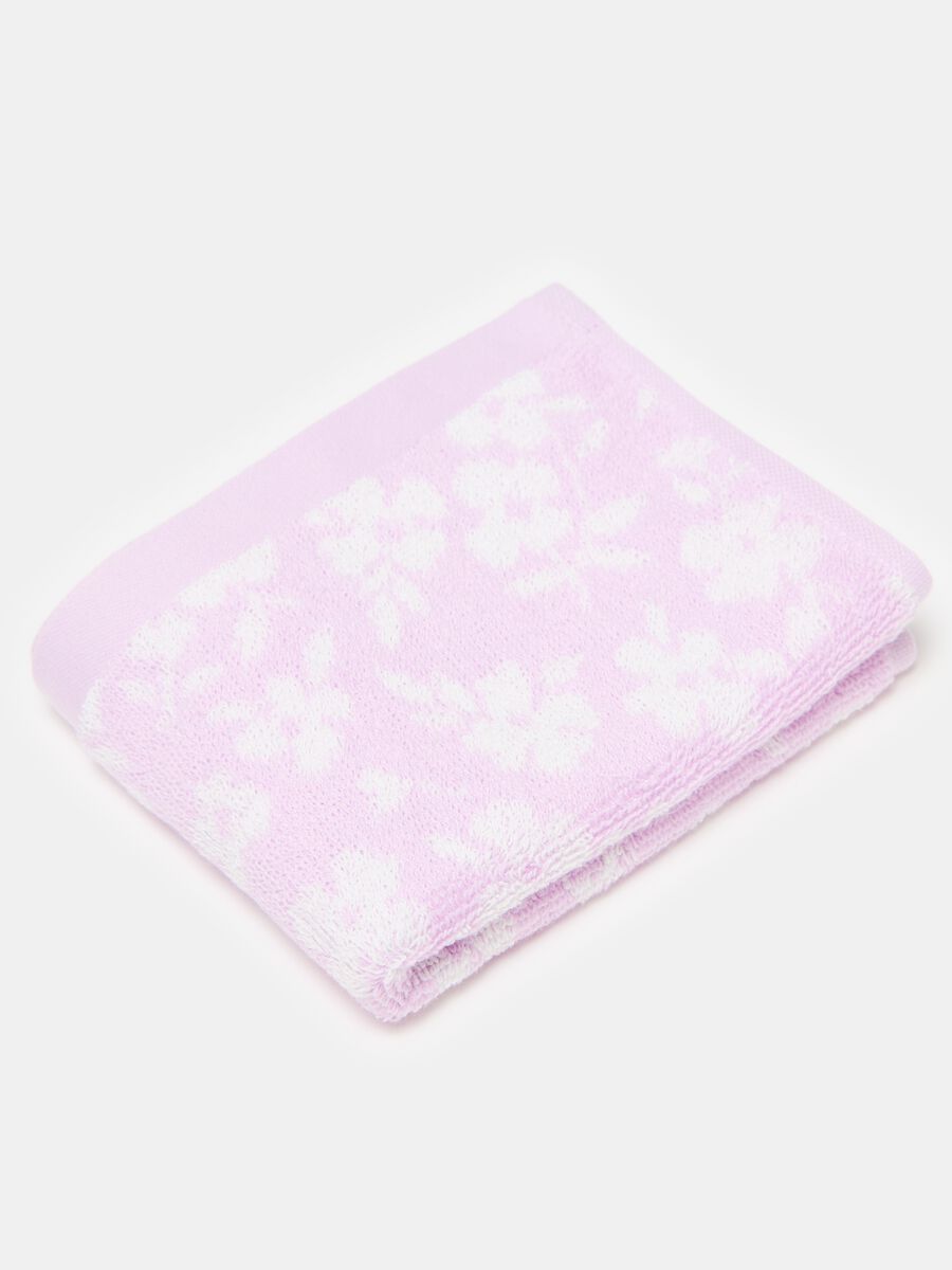Guest towel with flowers pattern_1