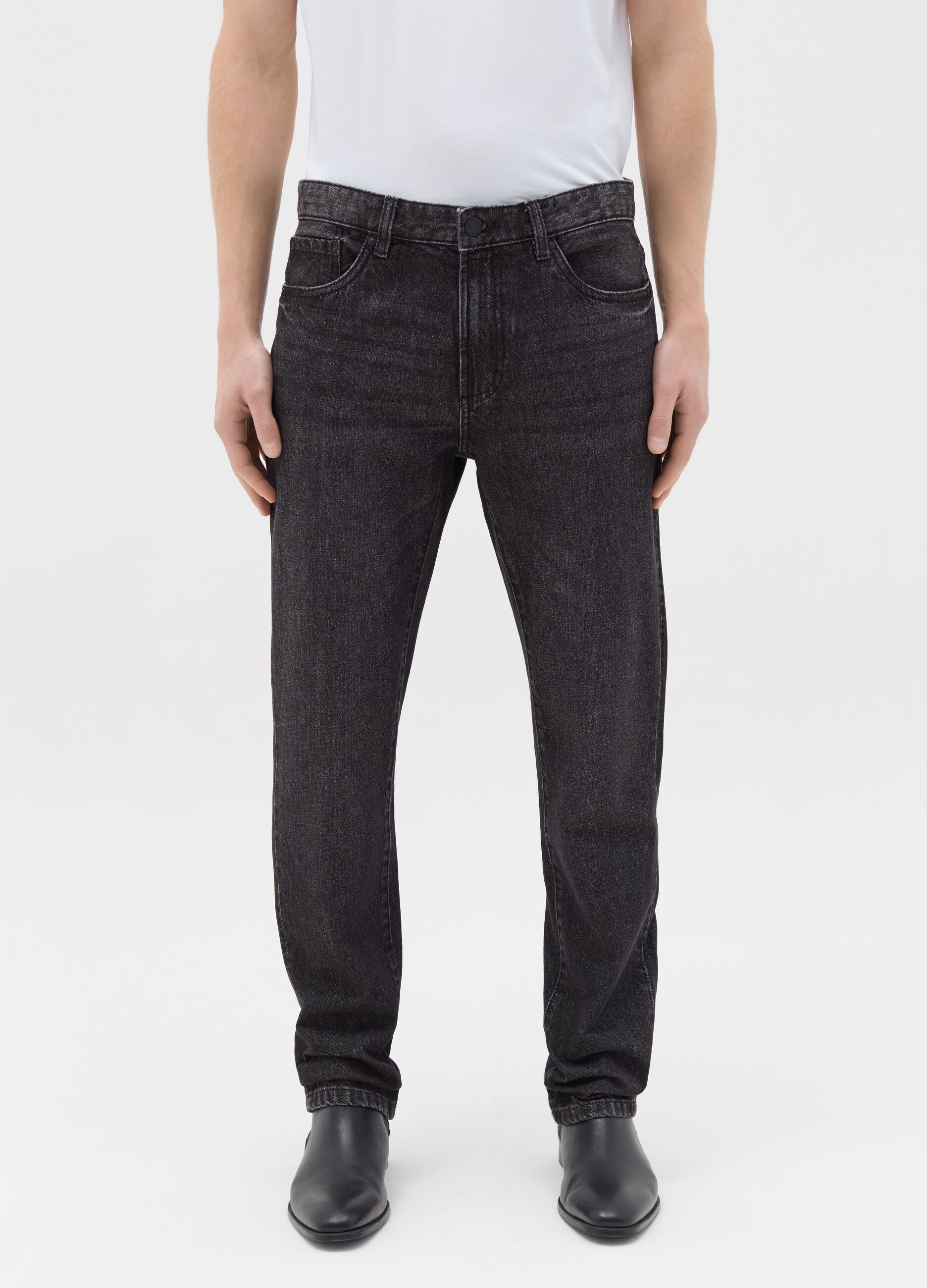 Regular fit jeans with discolouring