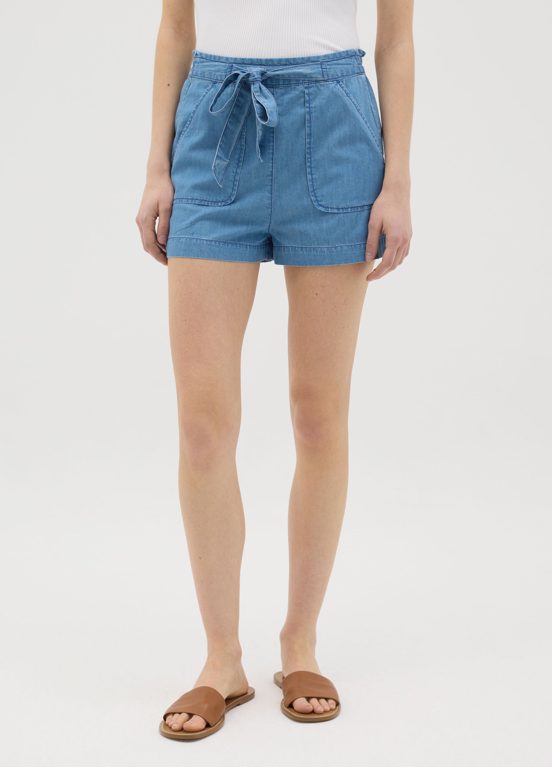 Fluid shorts in denim with bow