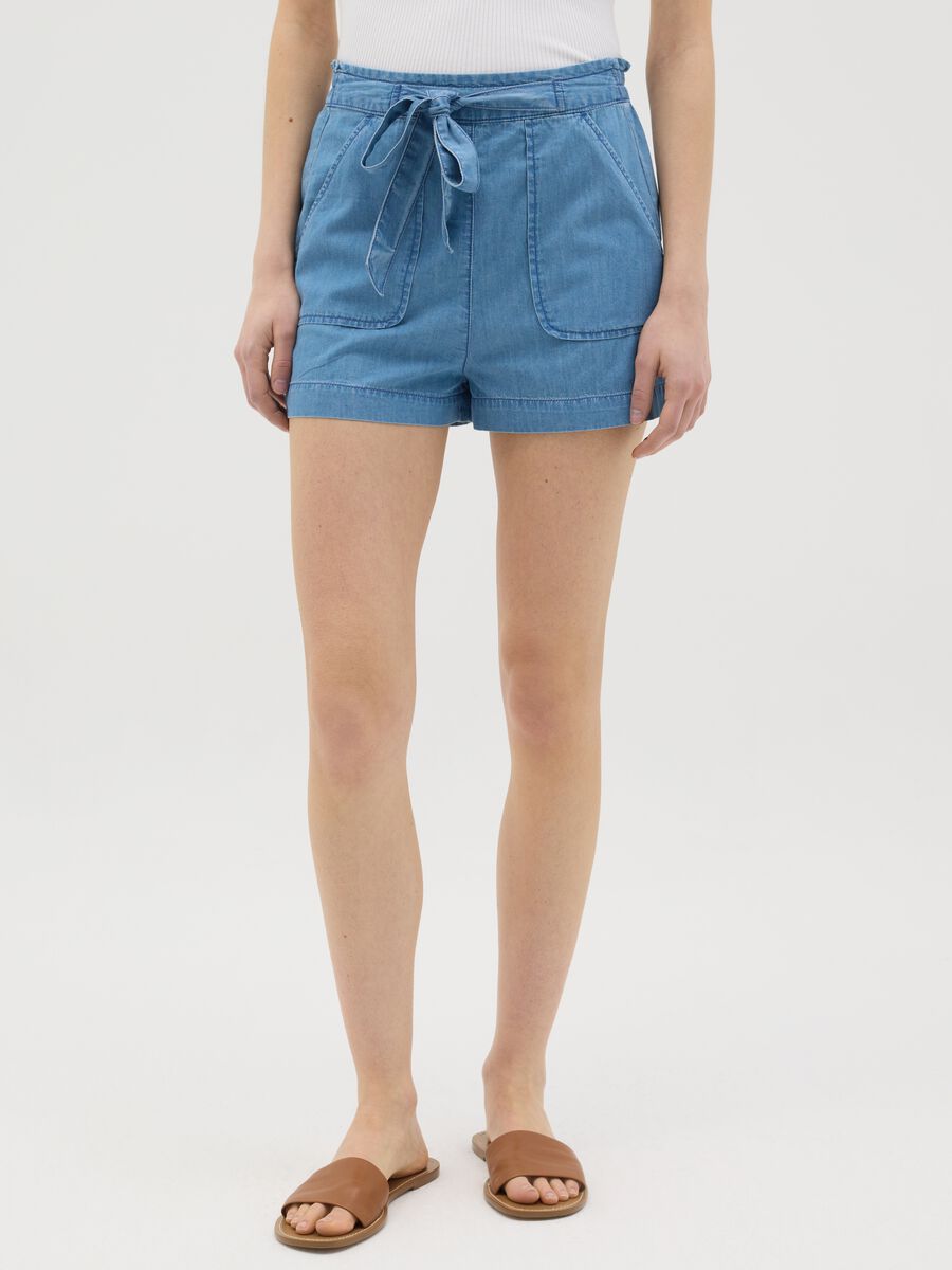 Fluid shorts in denim with bow_1