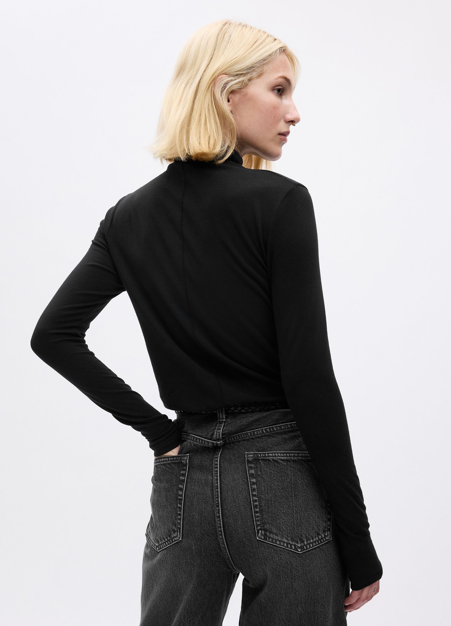 T-shirt a collo alto con maniche lunghe