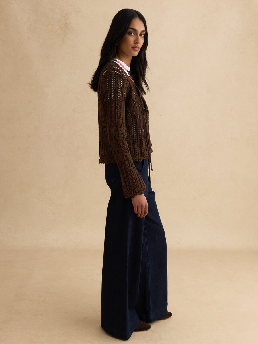 Cardigan traforato deep V in crochet di puro cotone marrone regular fit_3