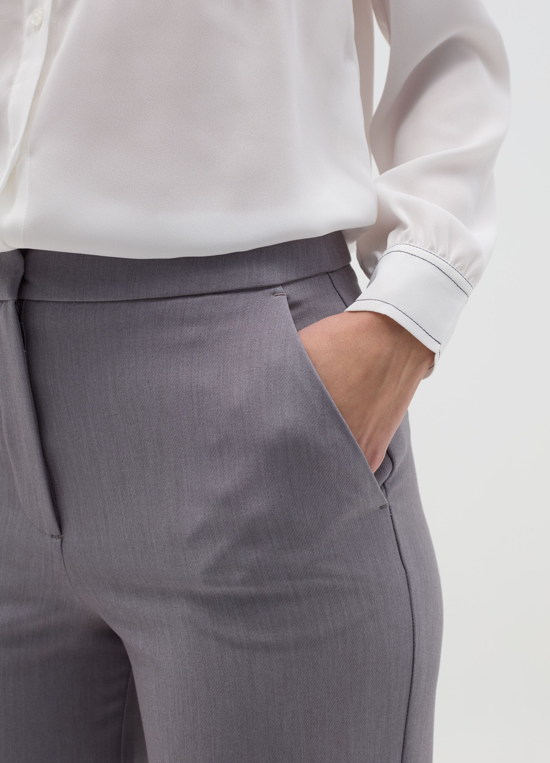 Pantalone crop con risvolti