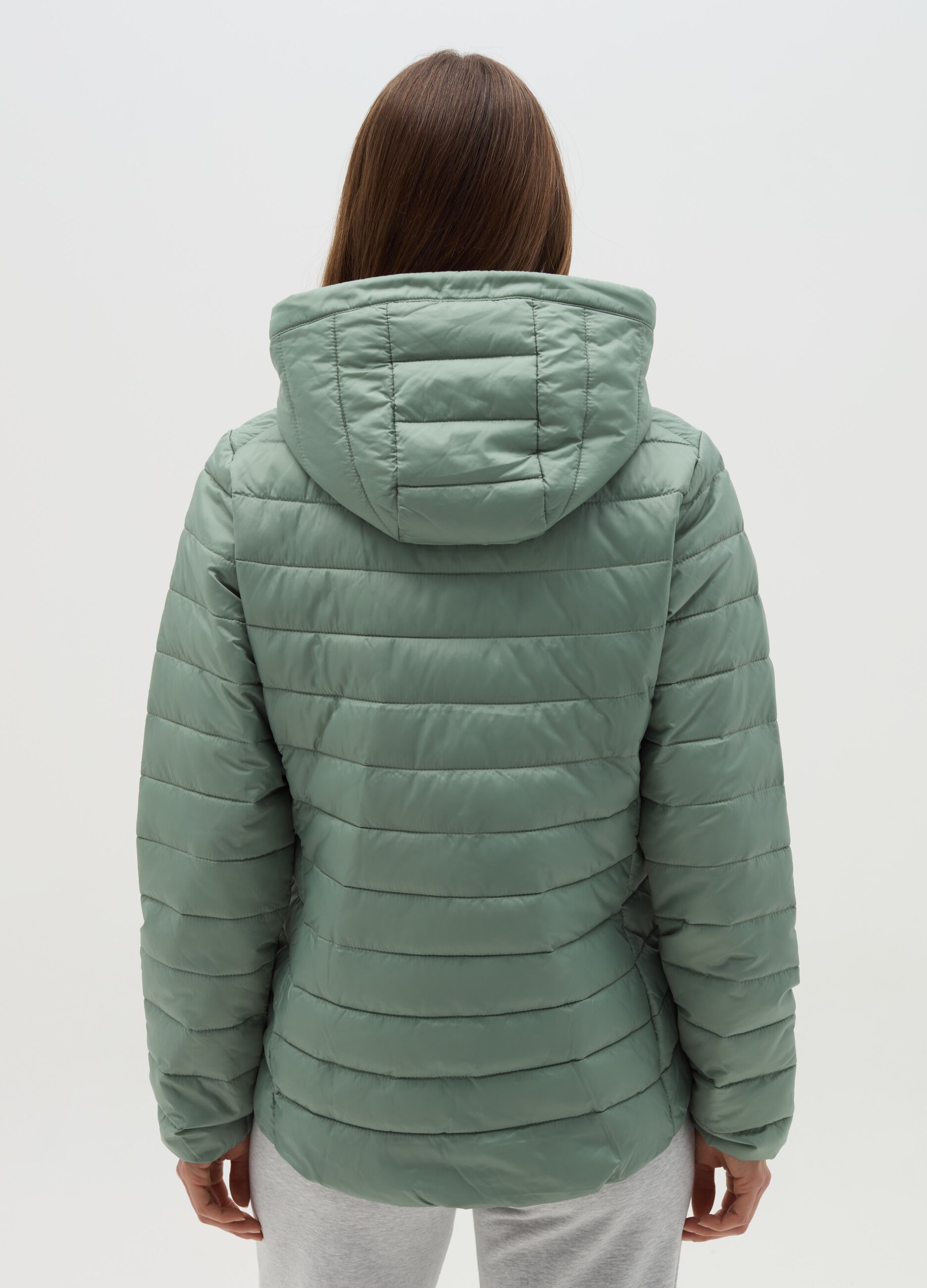 Piumino corto ultralight con cappuccio e zip