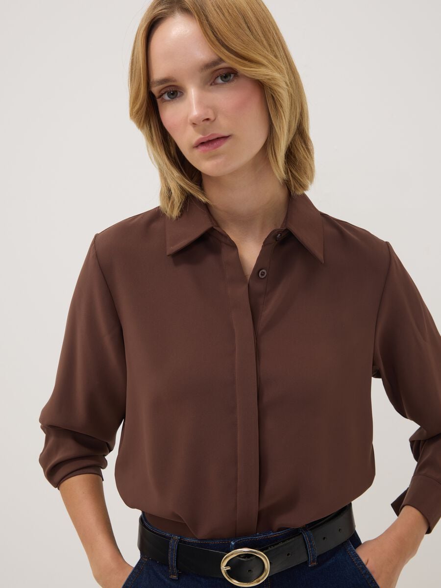 Brown regular-fit shirt with classic collar_0