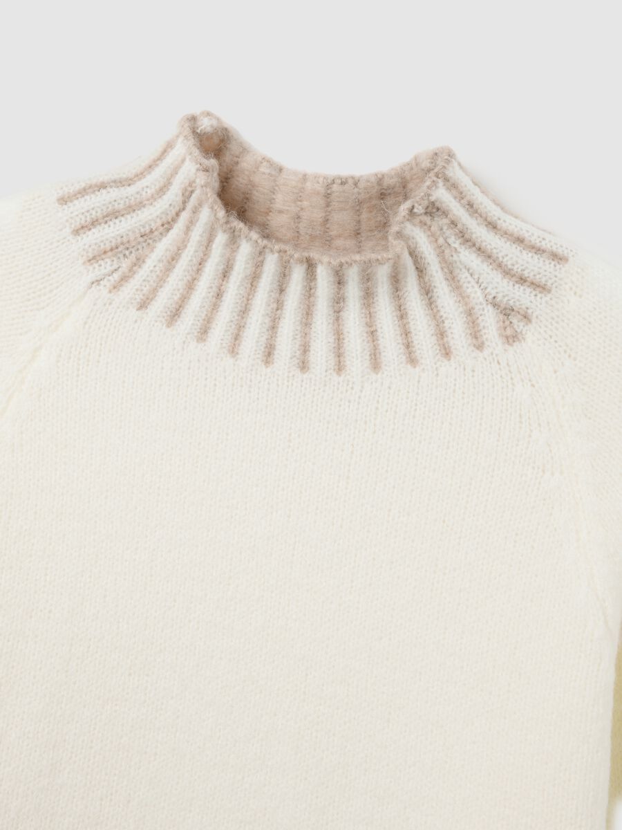 White regular fit jumper with ribbed collar and cut-out details_5