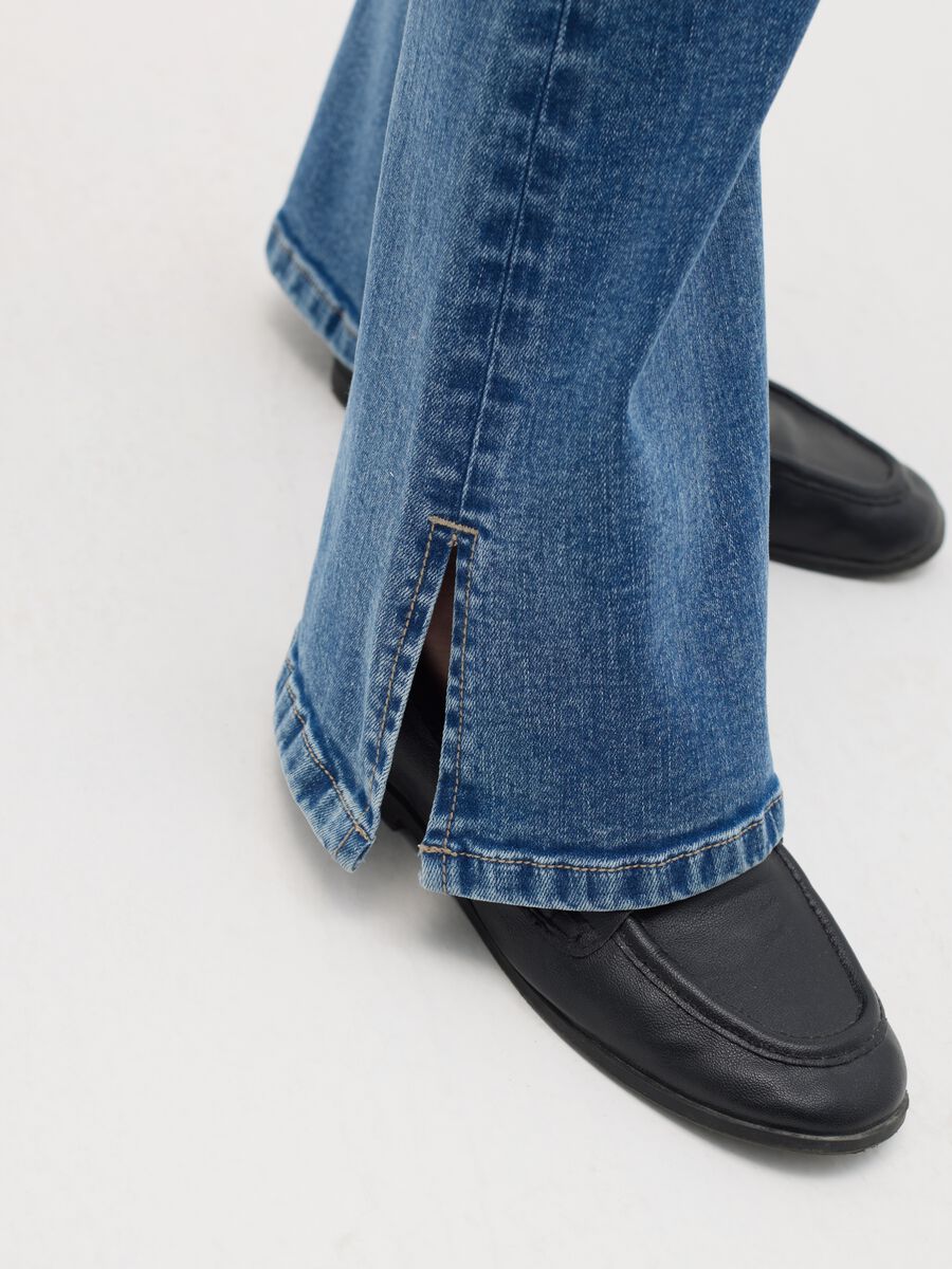 Jeans flare fit con scoloriture_2