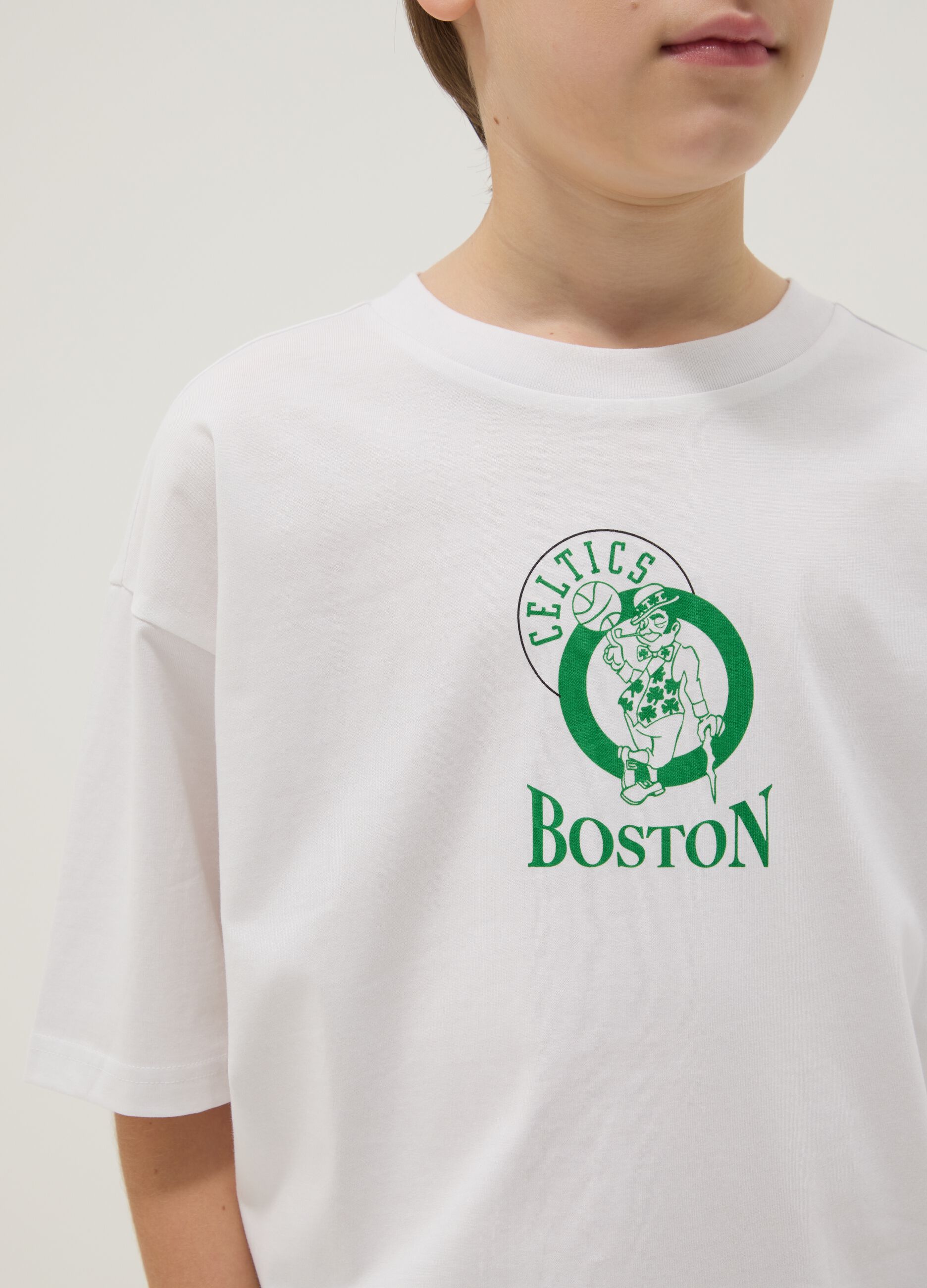Children's white pure cotton oversized t-shirt with Boston Celtics logo