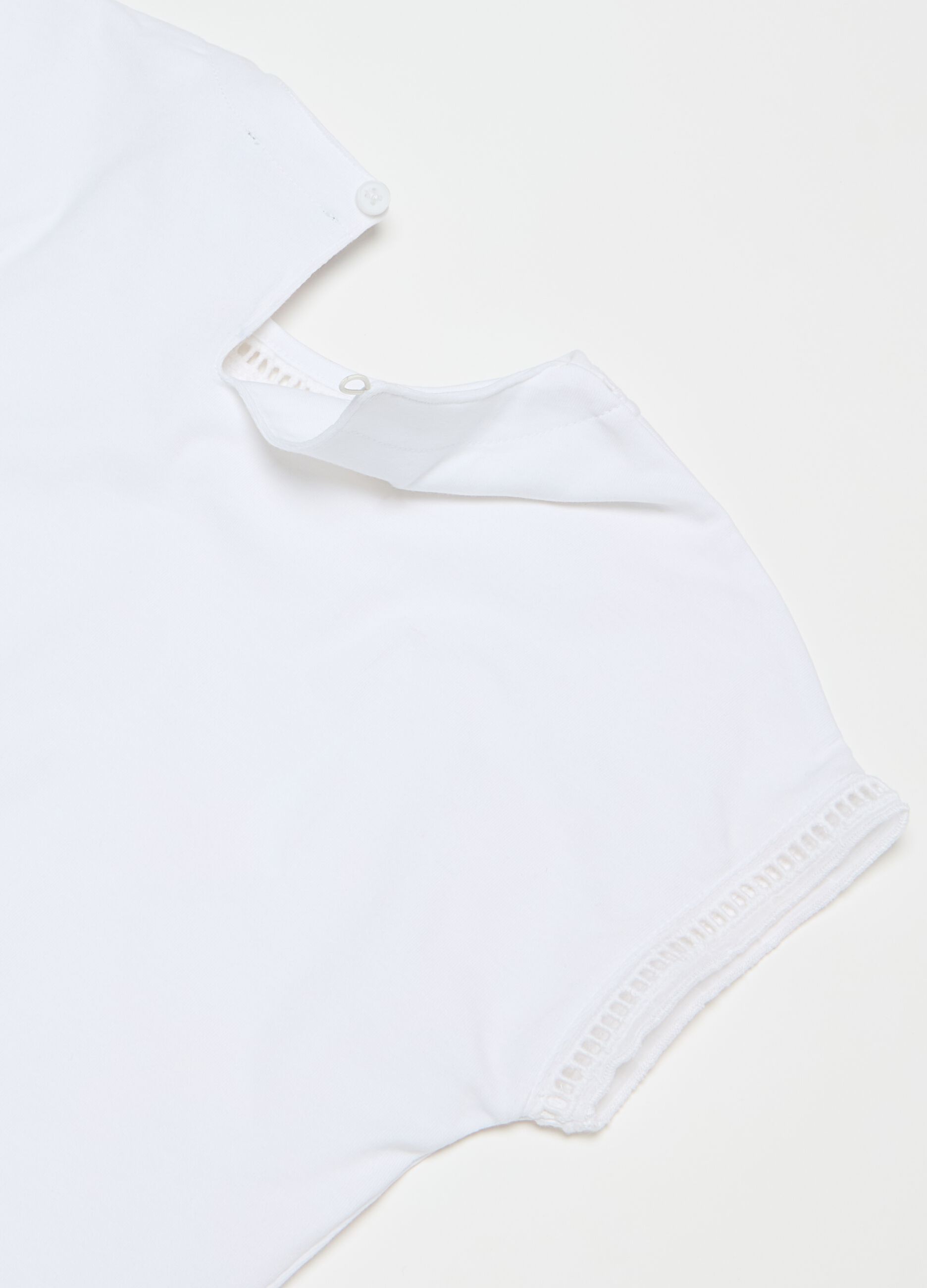 T-shirt tinta unita con inserti traforati
