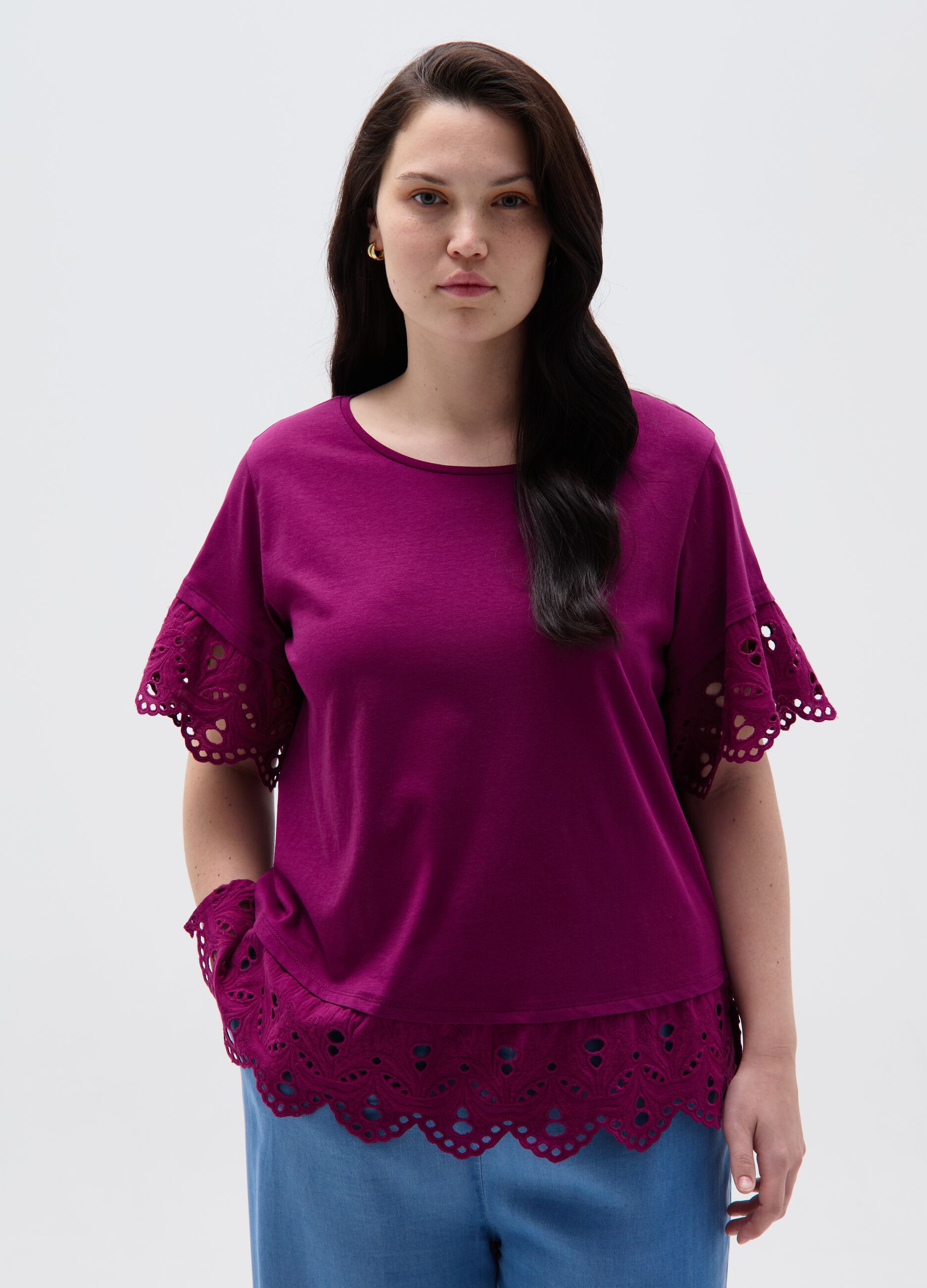 Curvy T-shirt with broderie anglaise frills