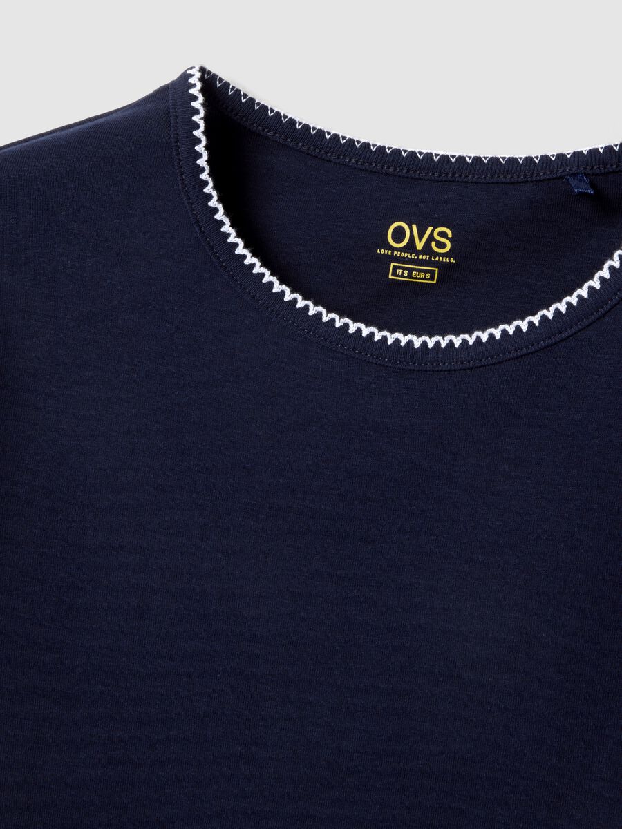 T-shirt in puro cotone blu regular fit con cucitura a contrasto_1