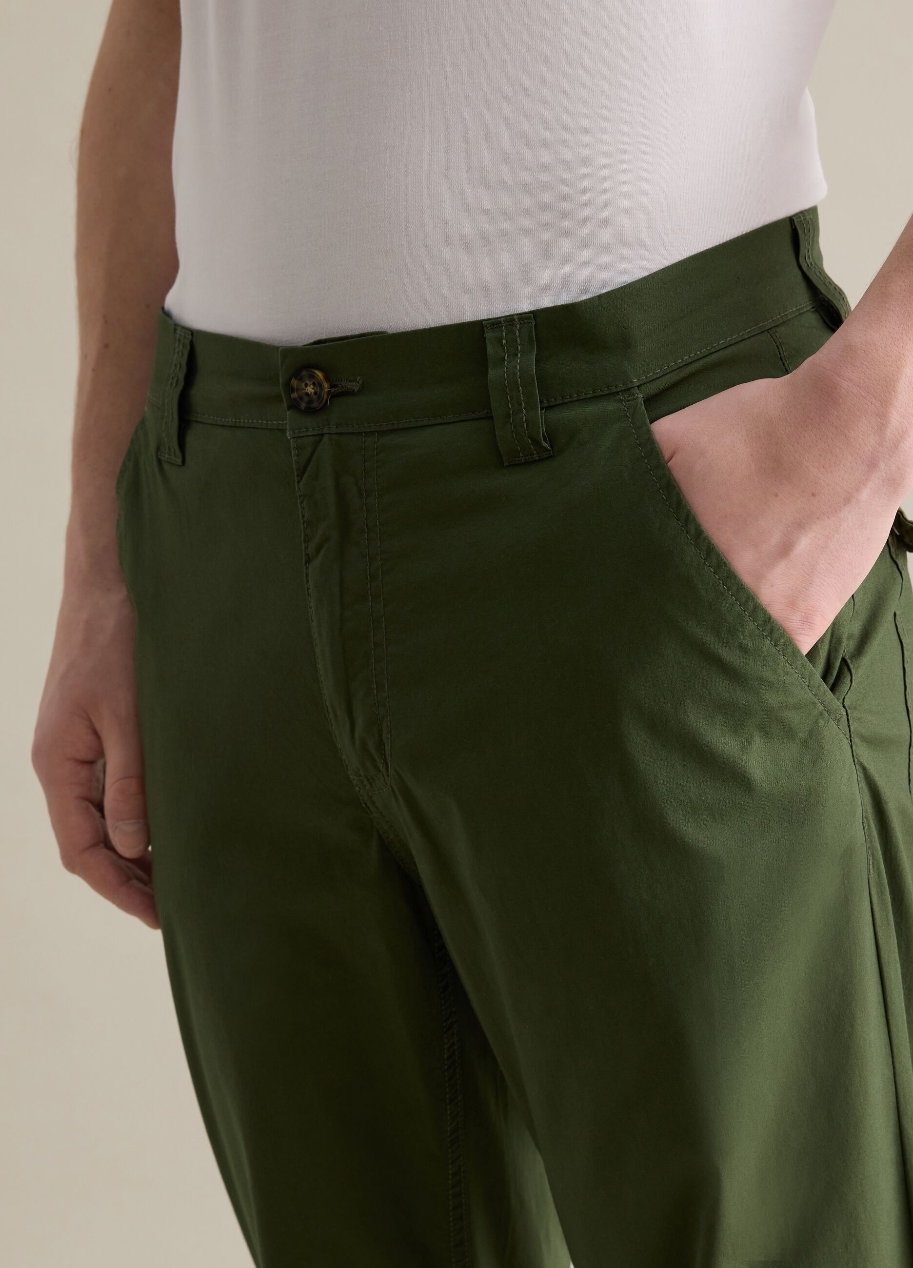 Green chino trousers in stretch cotton with pockets