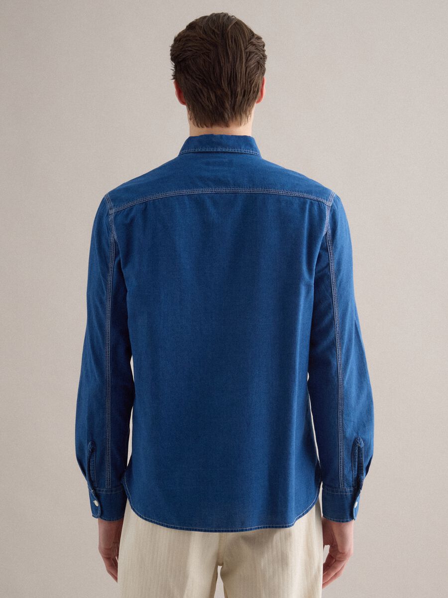 Camicia in puro cotone denim blu regular fit con tasche_3
