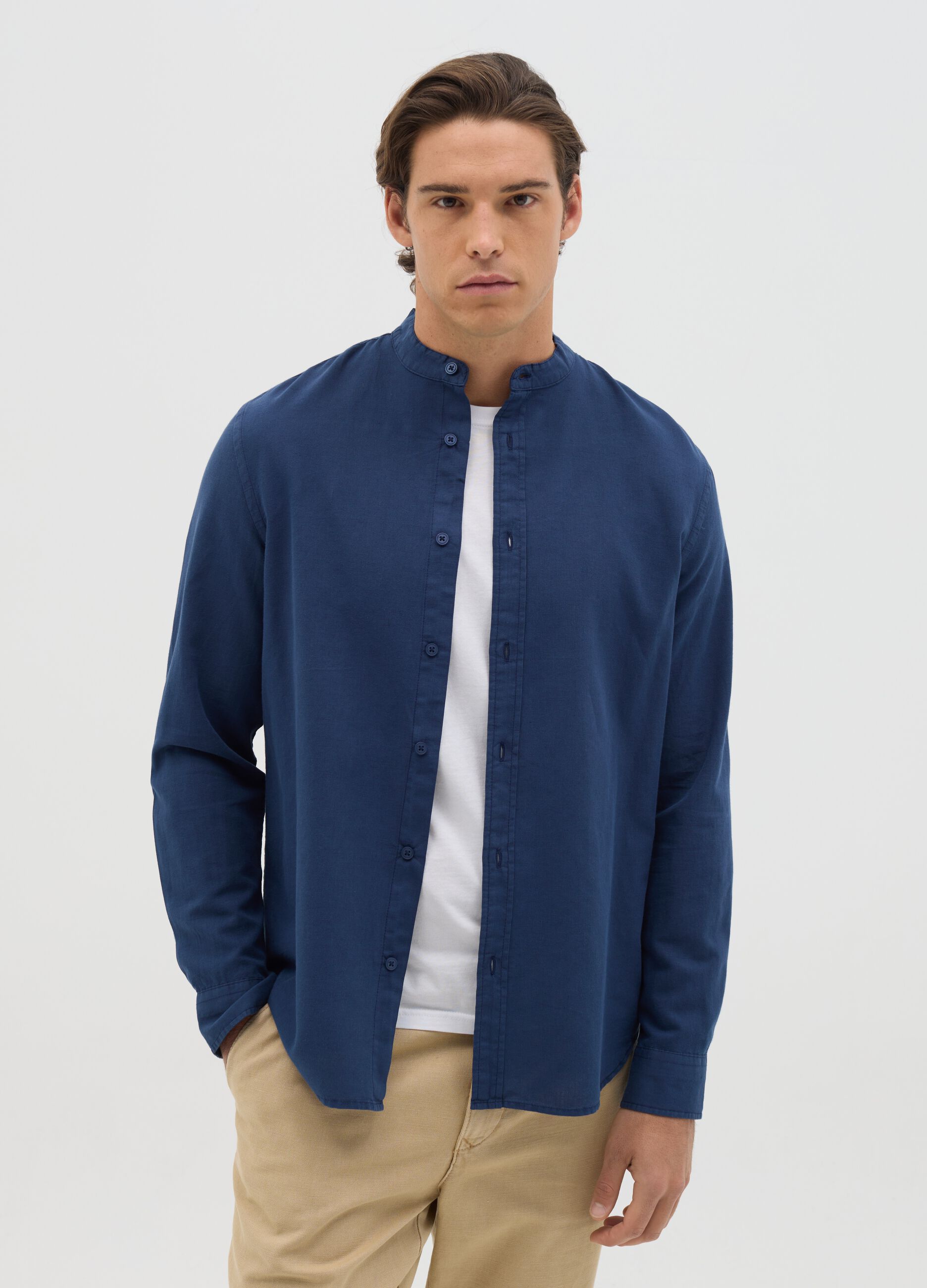 Regular blue shirt with Mandarin collar made of cotton and linen