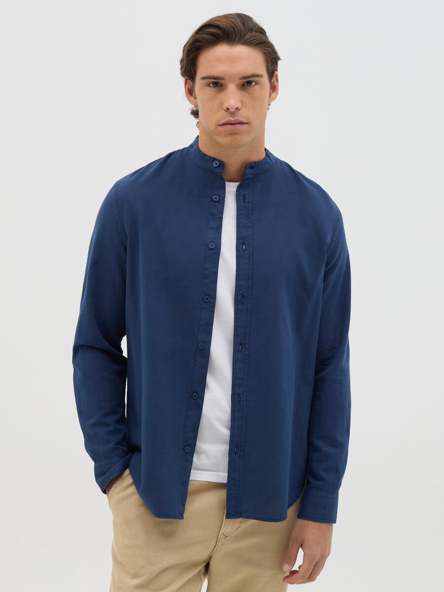 Regular blue shirt with Mandarin collar made of cotton and linen_0