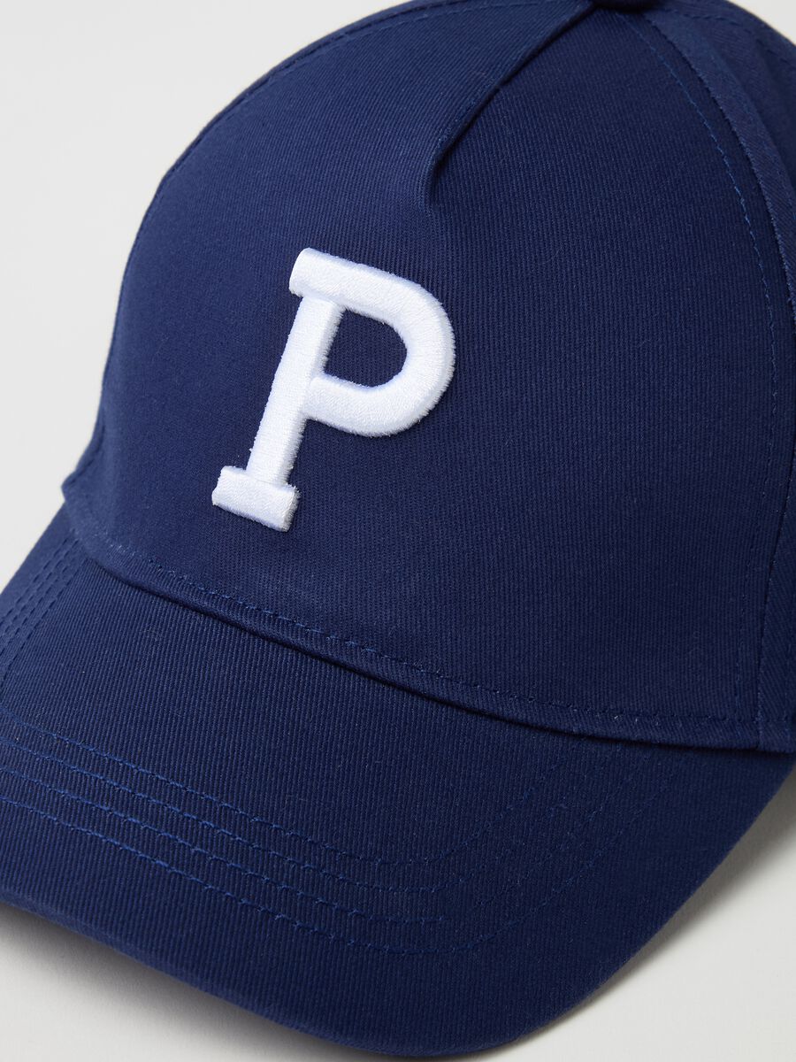 Baseball cap with embroidered logo_2