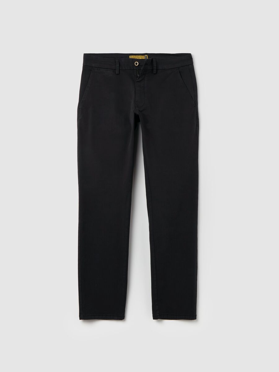 Regular-fit chino trousers in stretch cotton_4