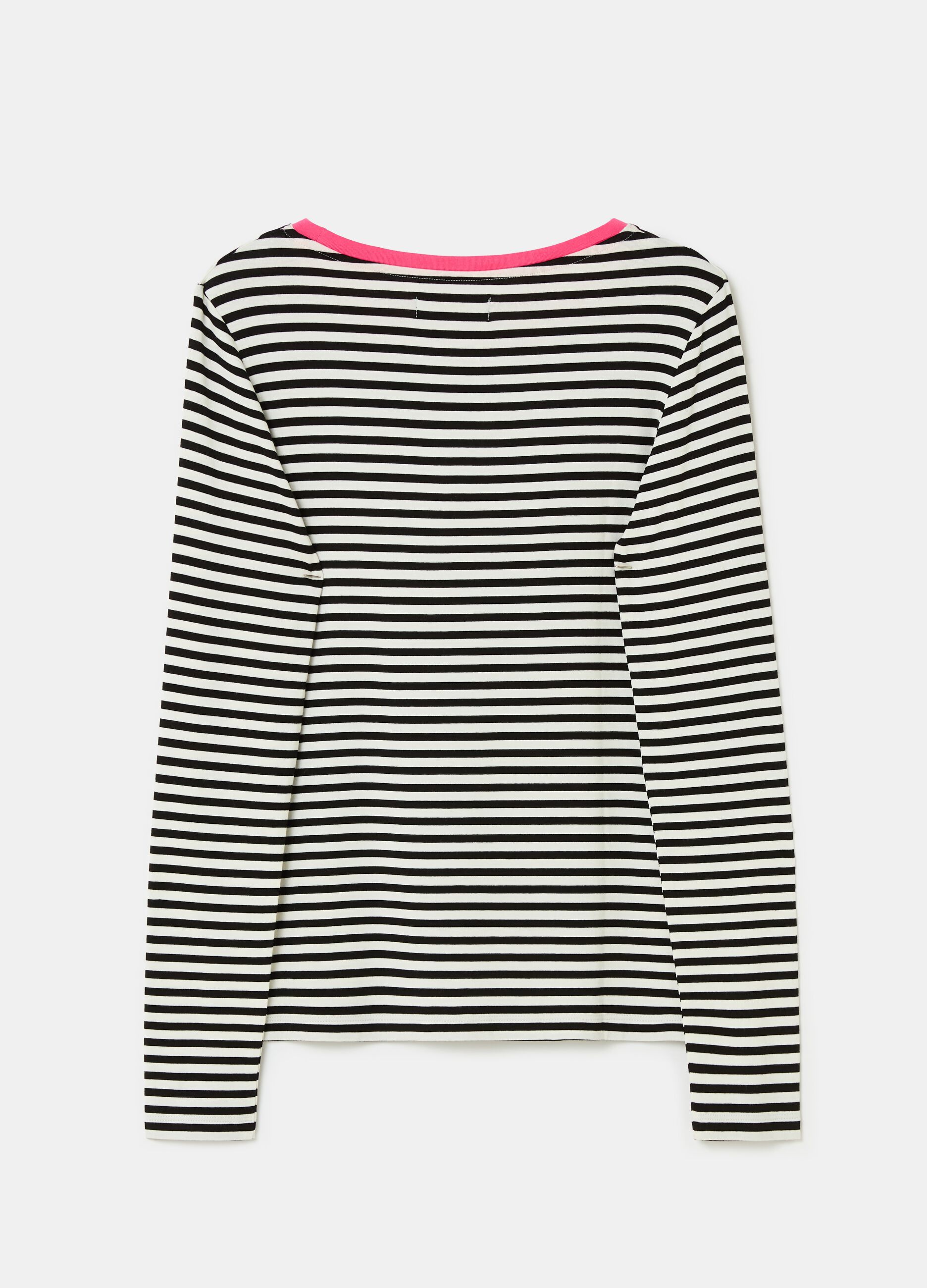 T-shirt a righe con profilo a contrasto