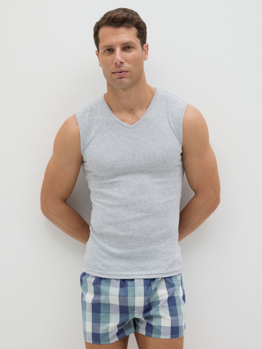 Grey vest in cotton with V neck_1