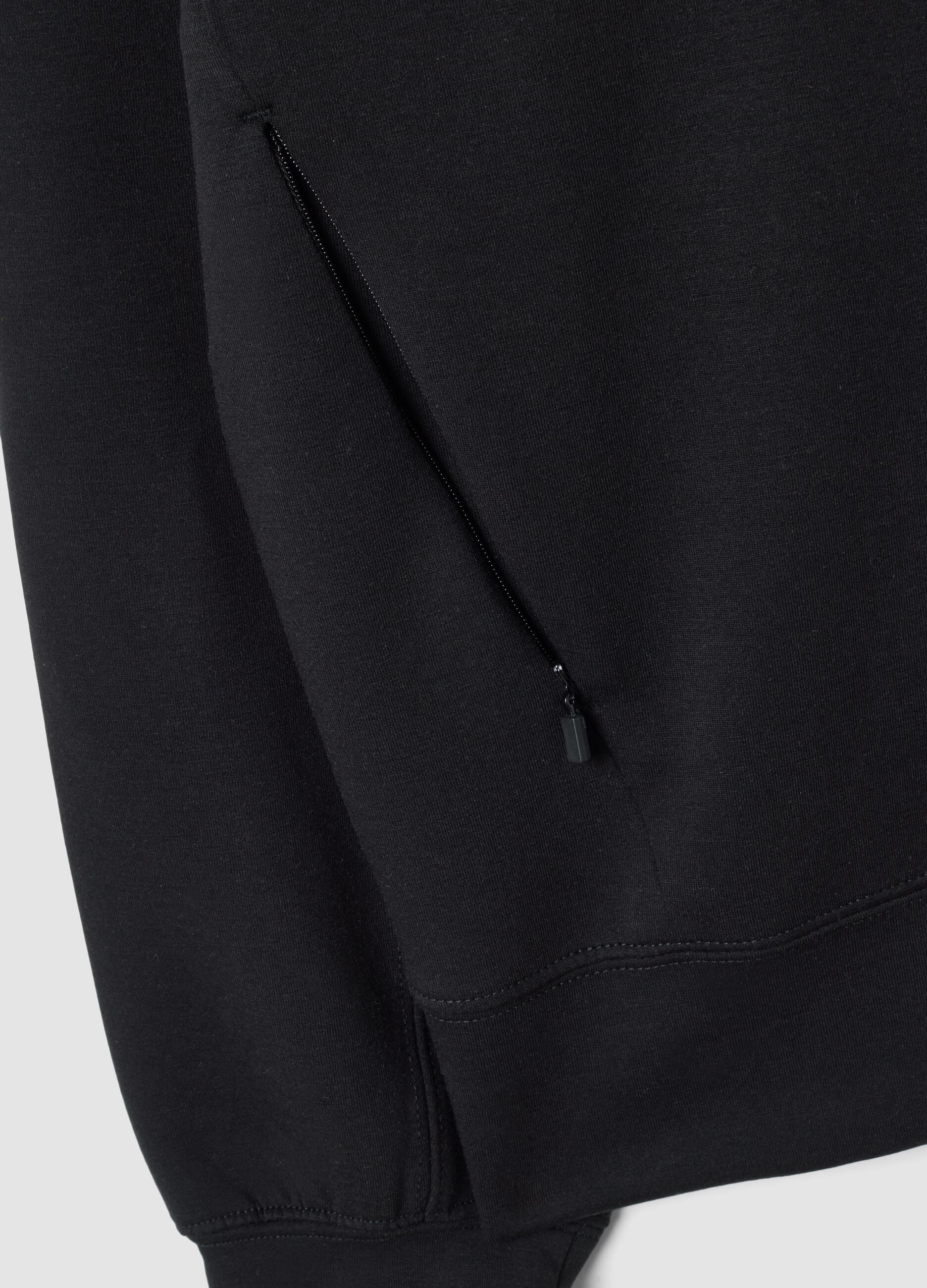 Black full-zip jacket with stretch Easy Dry collar, regular fit