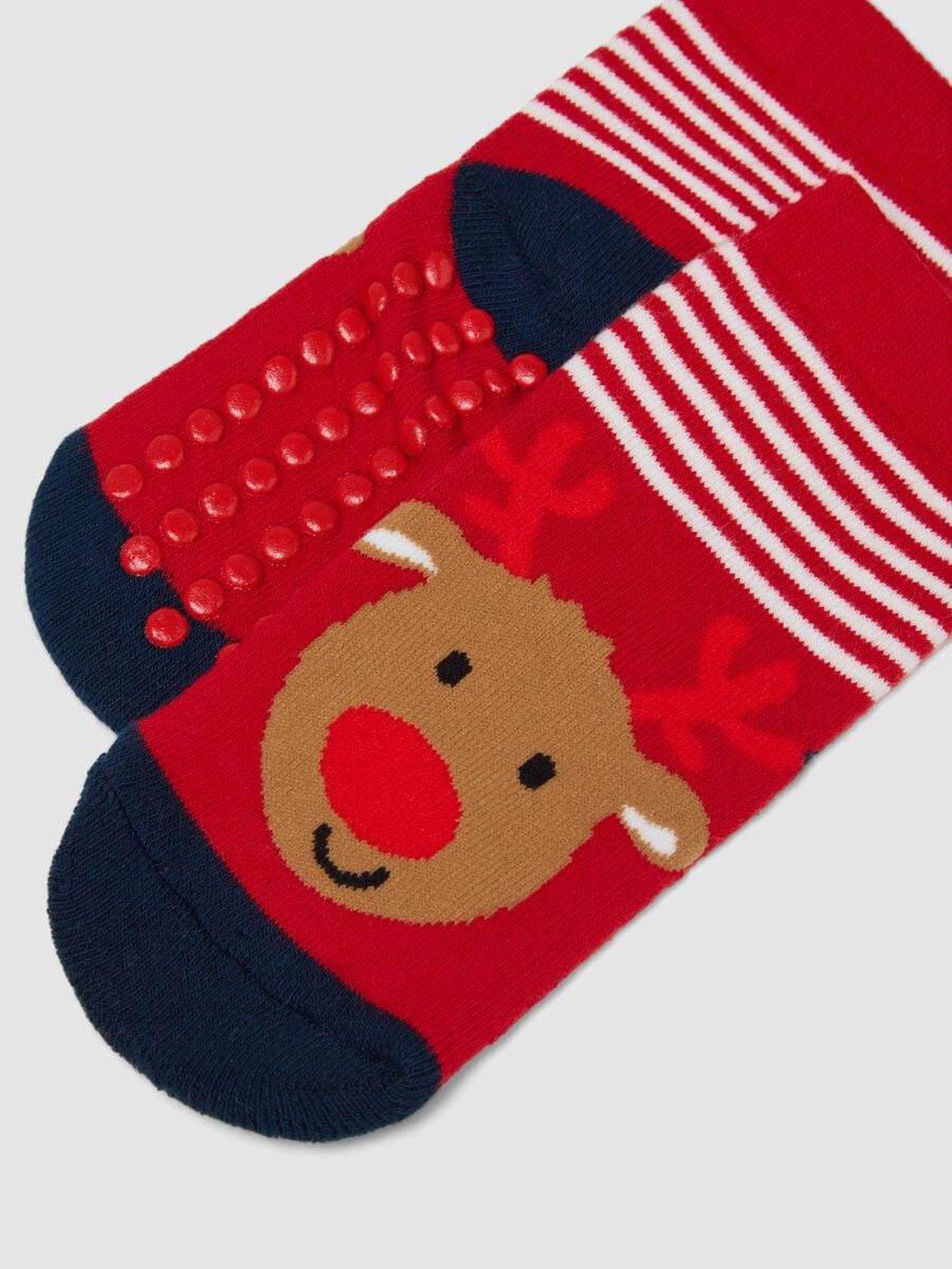 2-pack of red and green Christmas-themed socks in stretchy organic cotton_1