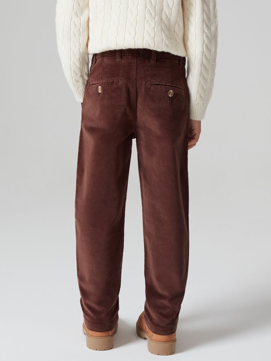 Pantaloni chino in corduroy_2