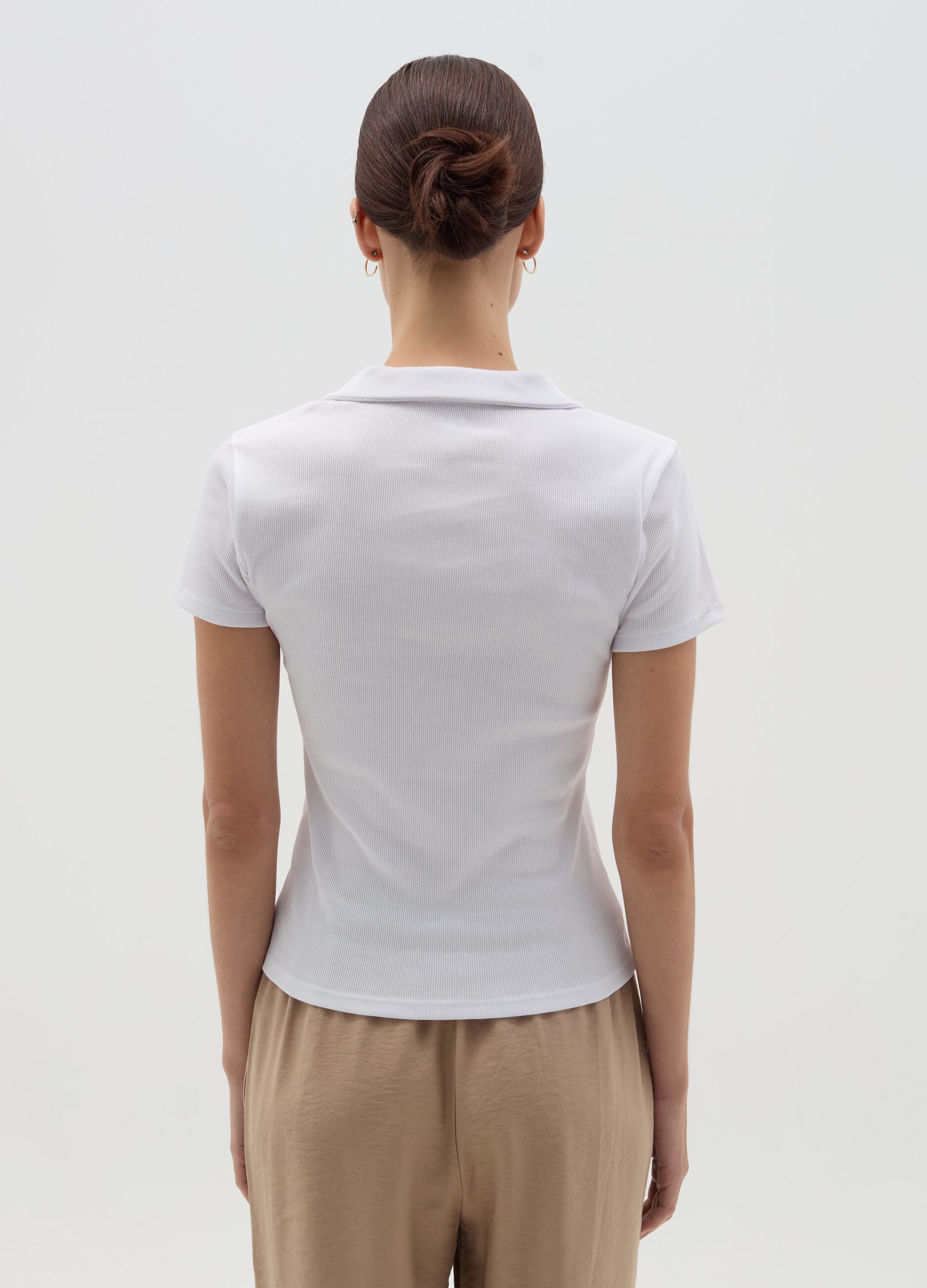 T-shirt with polo neck