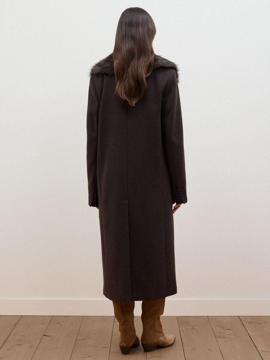 Cappotto marrone lungo in misto lana e viscosa con colletto a contrasto_3
