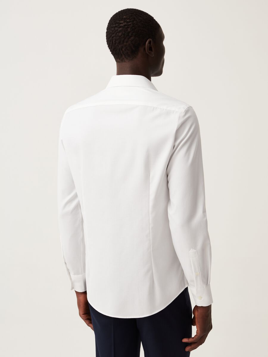 Slim-fit no-iron solid colour shirt_2