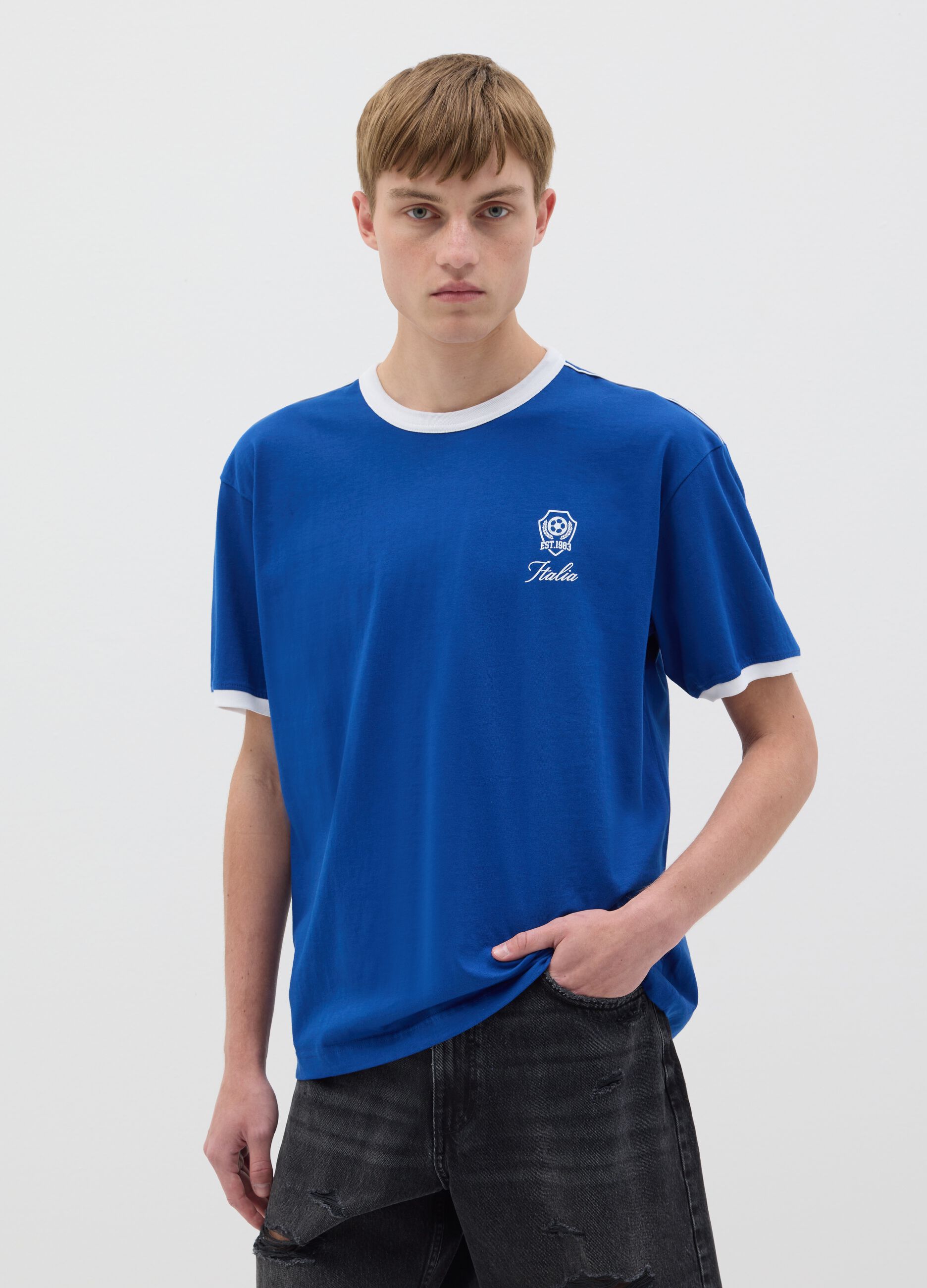 Blue T-shirt with contrasting edging