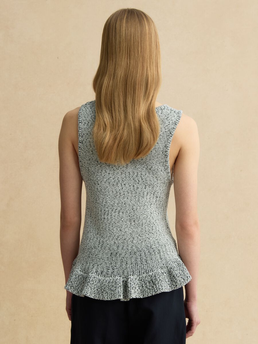 Top in tricot bianco e nero regular fit con volant_3