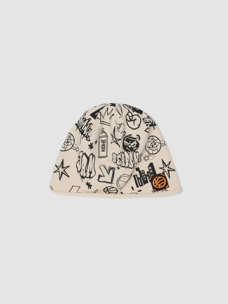 Cappello beige in cotone organico elasticizzato con stampa per bambino_0