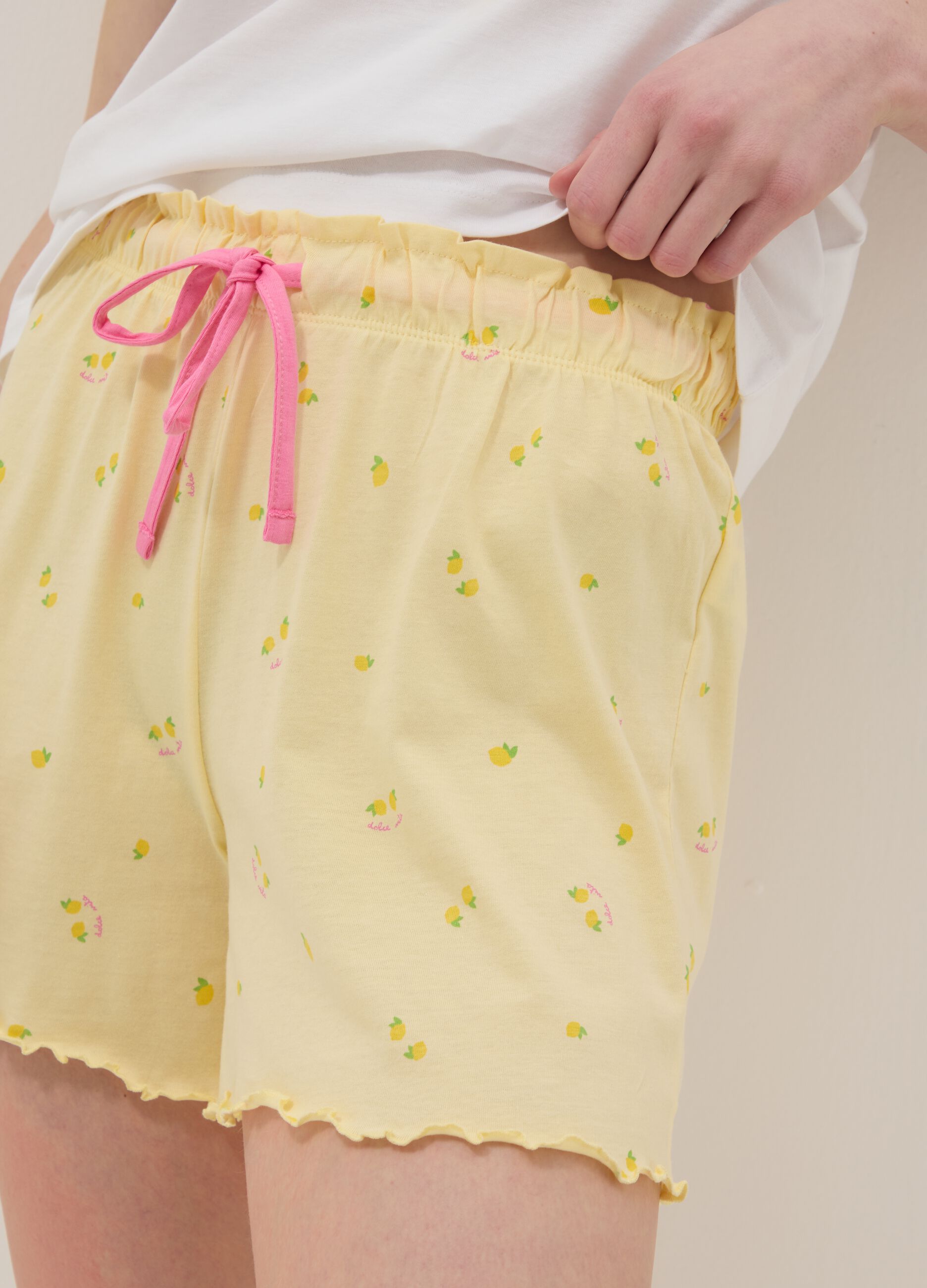 Shorts pigiama giallo in puro cotone con stampe limoni e coulisse rosa