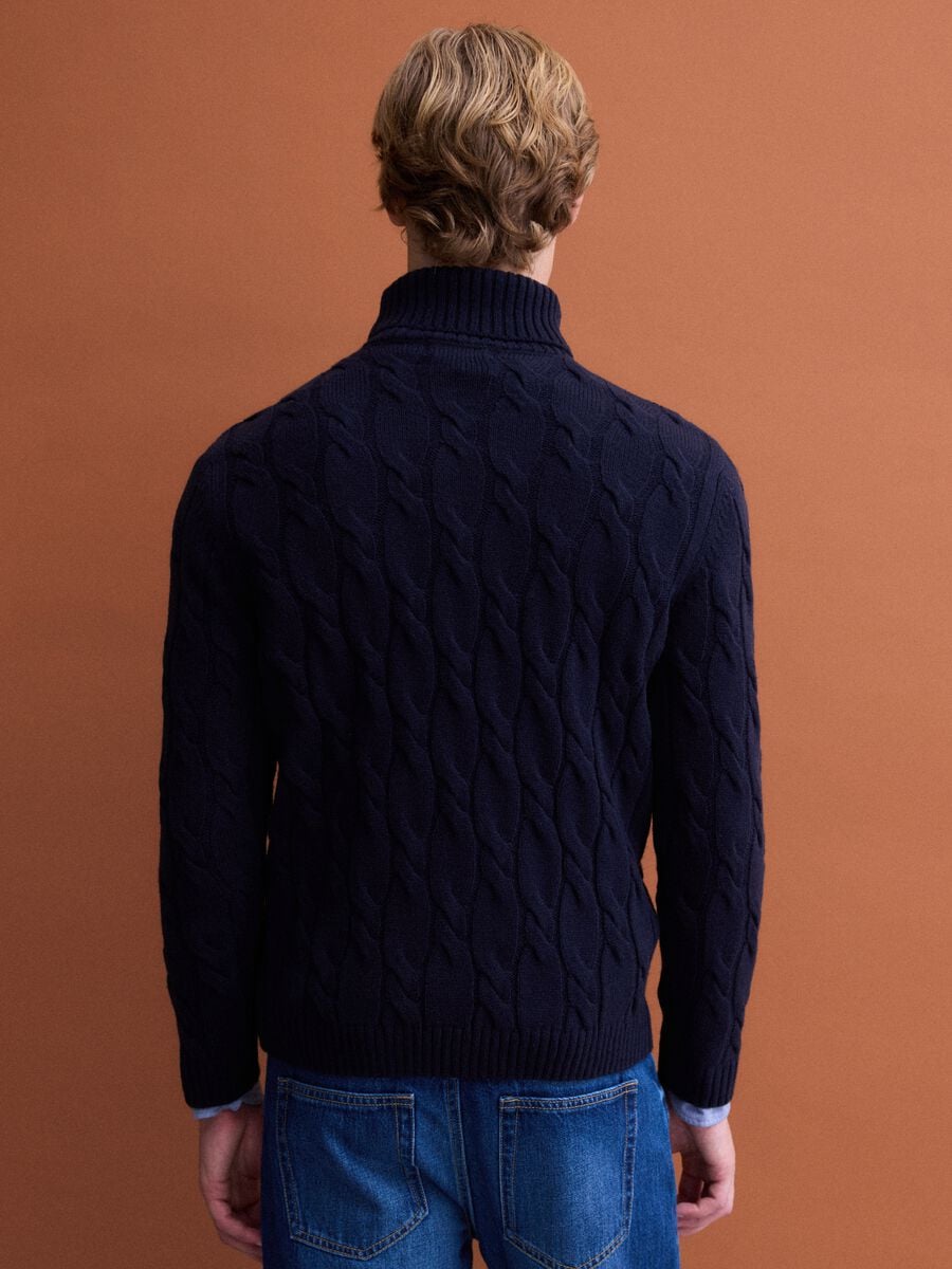 Maglia blu navy in misto lana a trecce con dolcevita regular fit_3