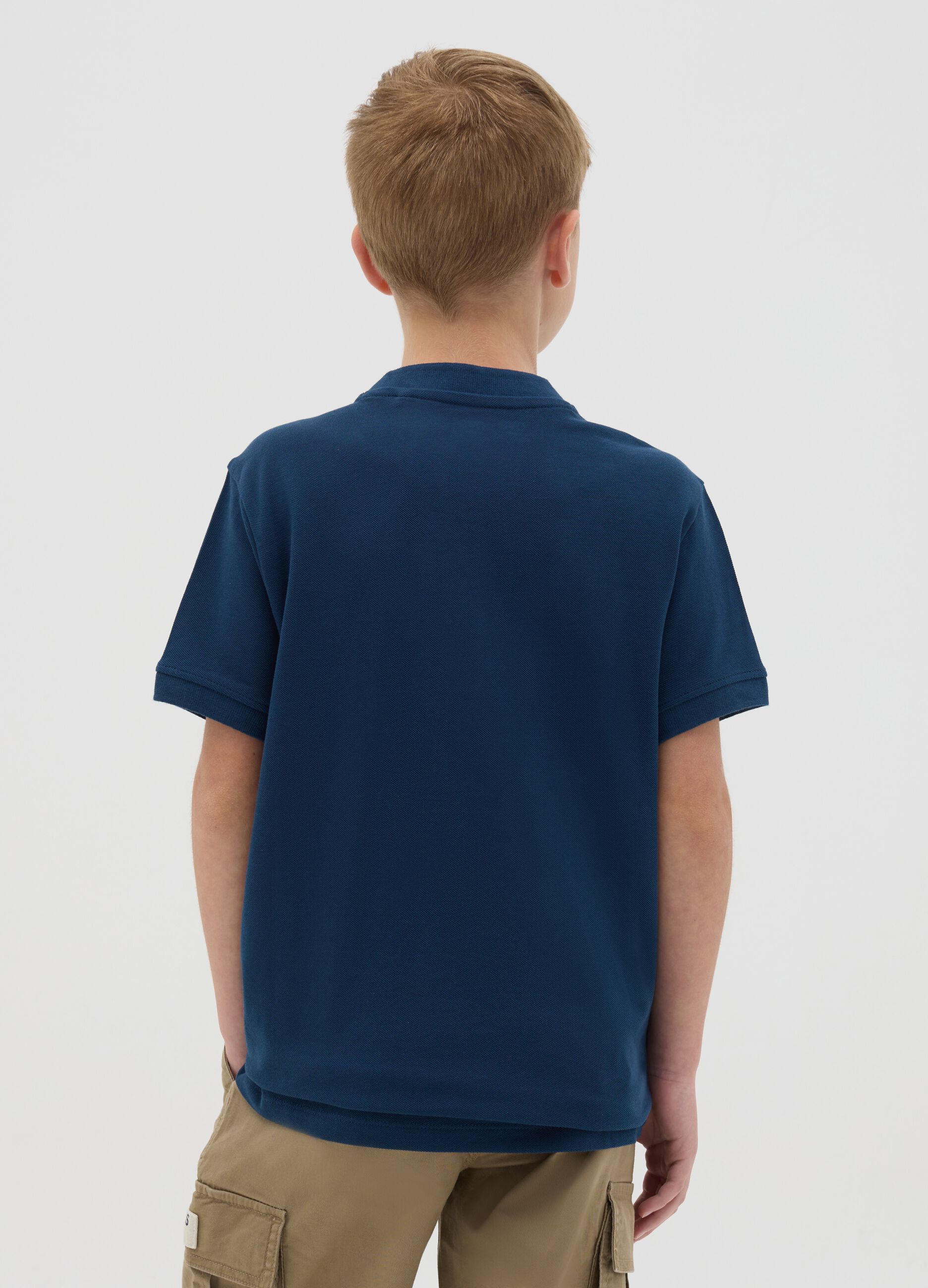 Boys’ blue polo shirt in 100% cotton with regular fit