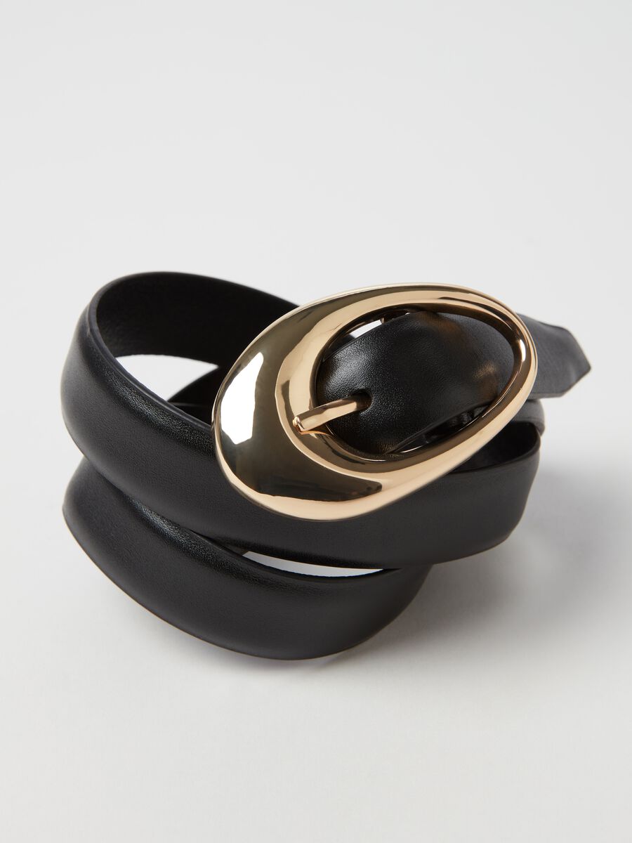 Contemporary leather belt with oval-shaped buckle_2