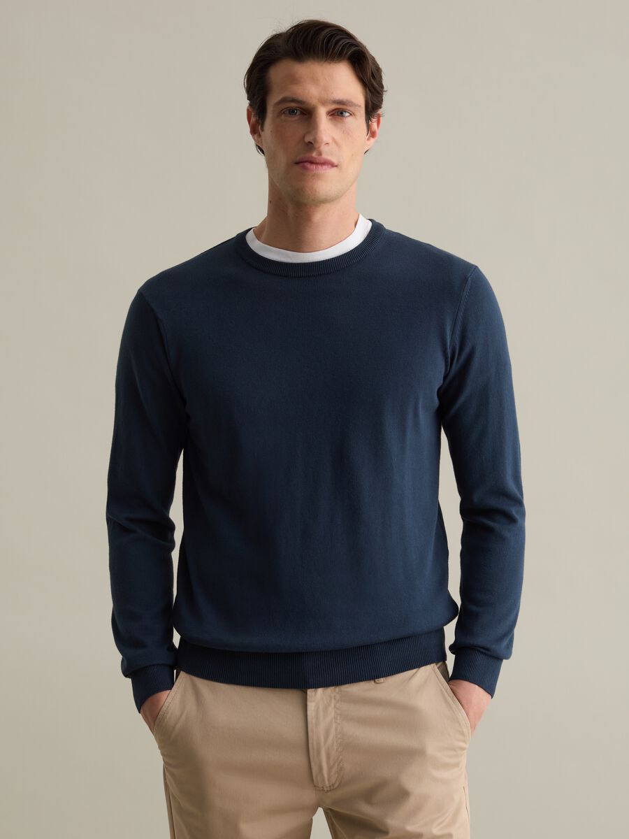 Solid colour pullover with round neck_0