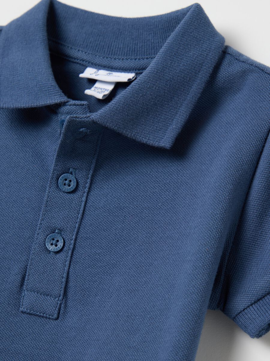 Blue short-sleeved polo shirt in piquet_2