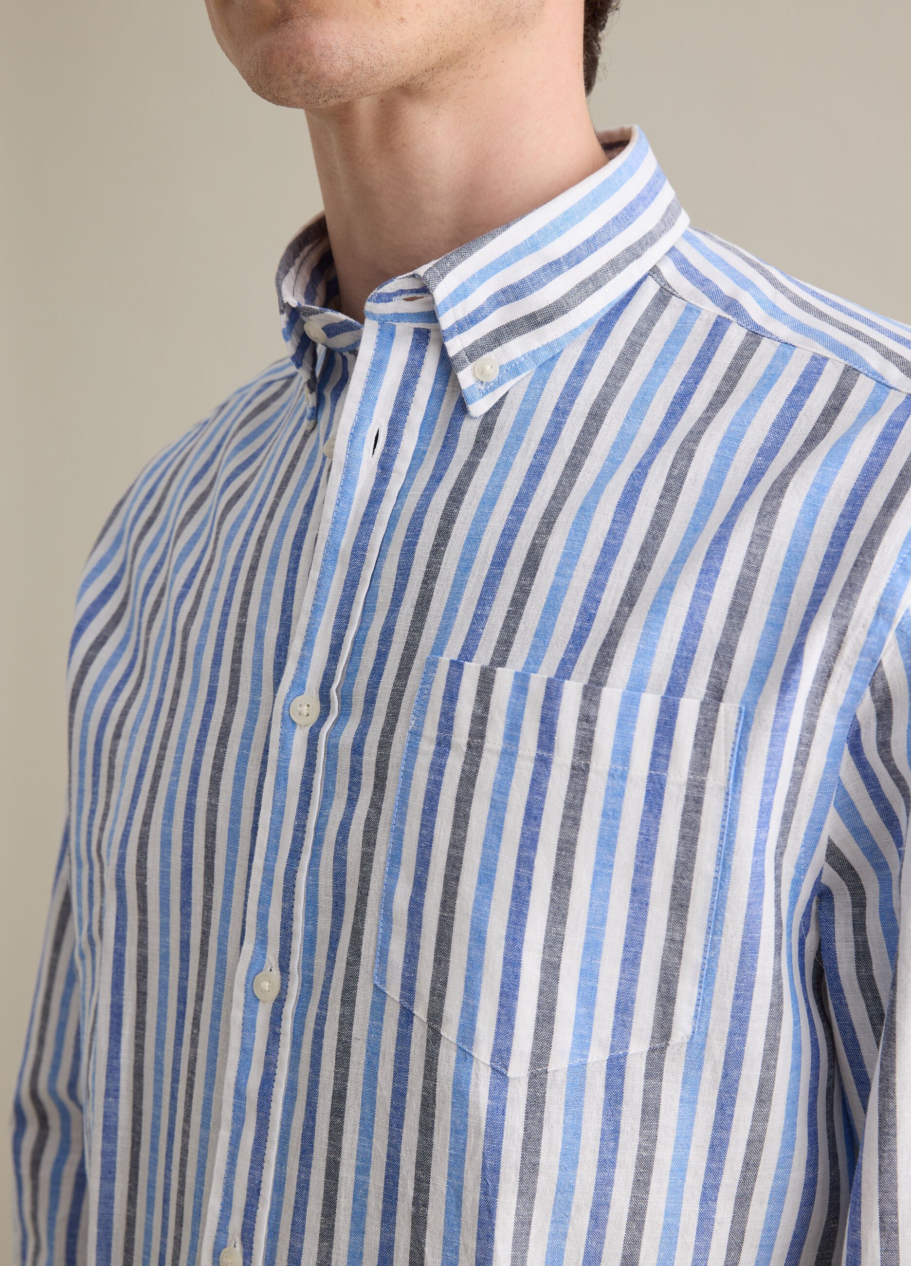 Casual blue striped shirt in cotton and linen