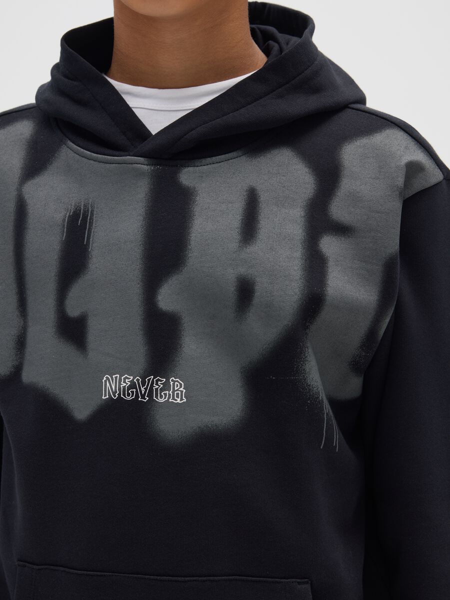 Felpa da ragazzo in puro cotone nero con cappuccio_2