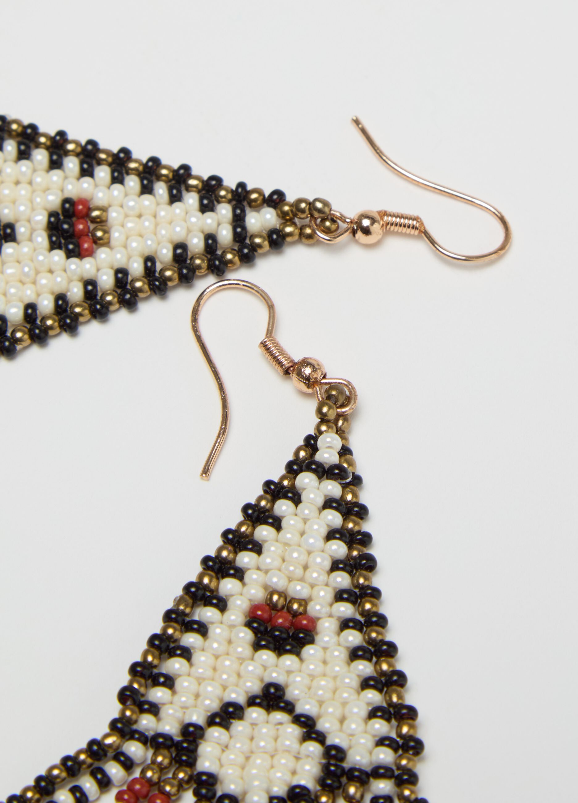 Pendant earrings with ethnic motif