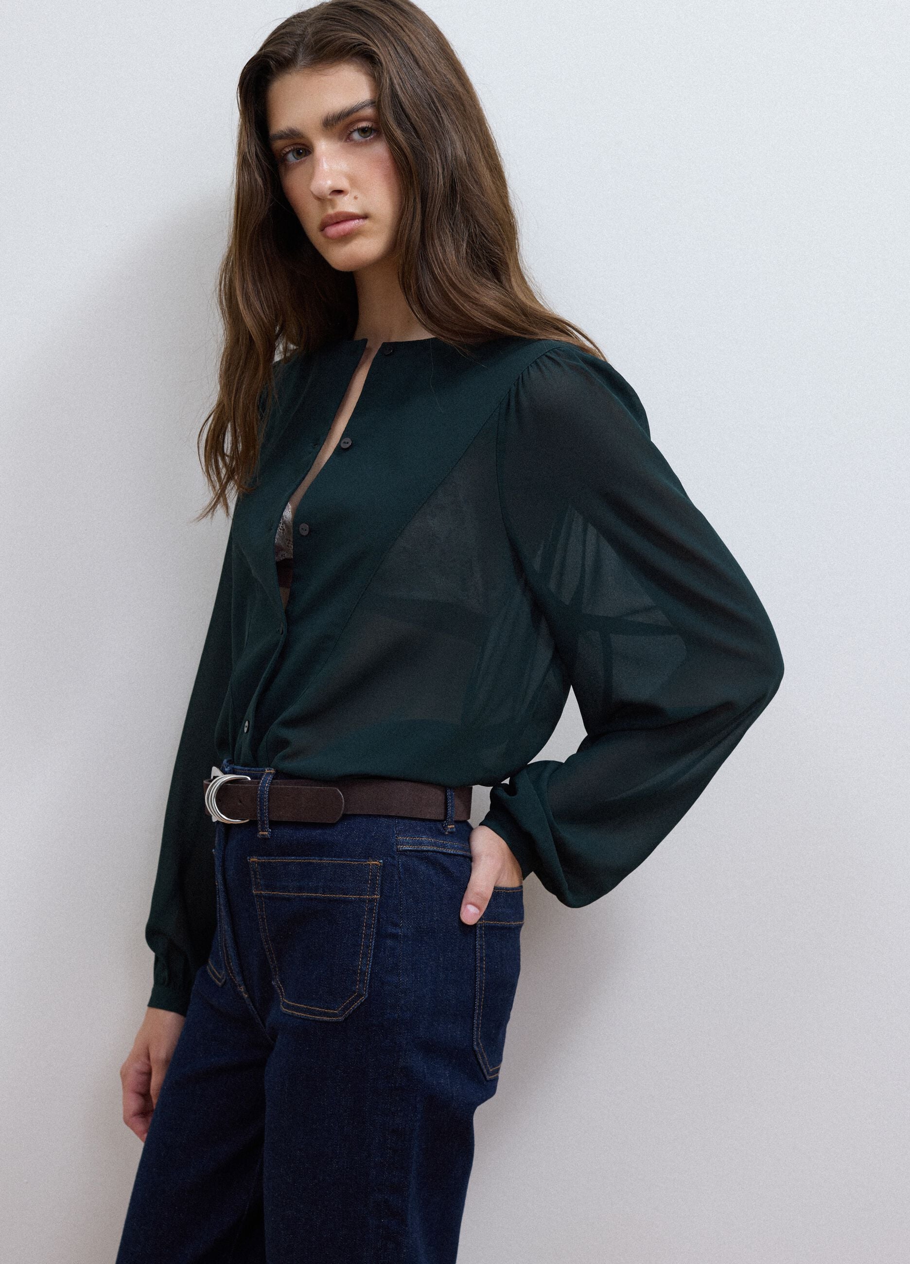 Green regular-fit shirt with buttons and long sleeves