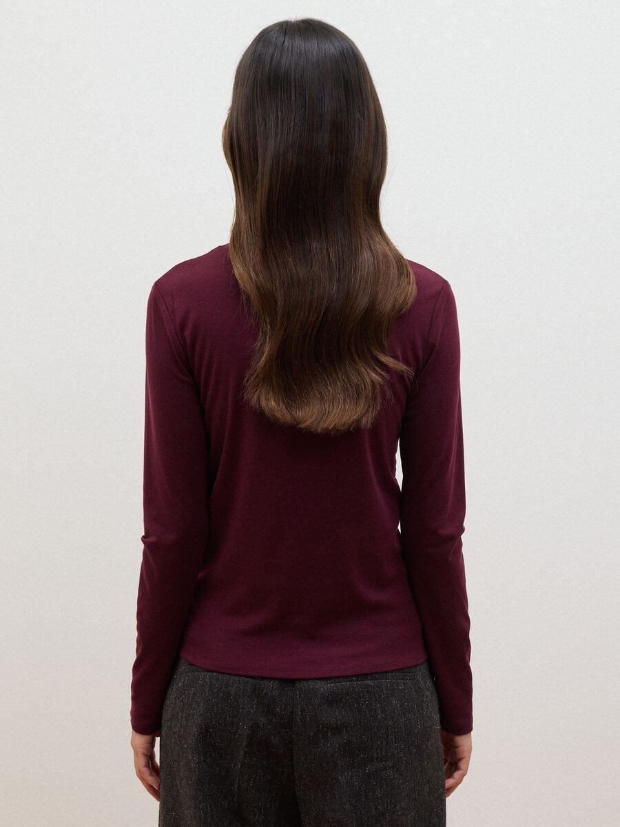 T-shirt viola in lyocell e lana elasticizzata con collo a lupetto regular fit_2