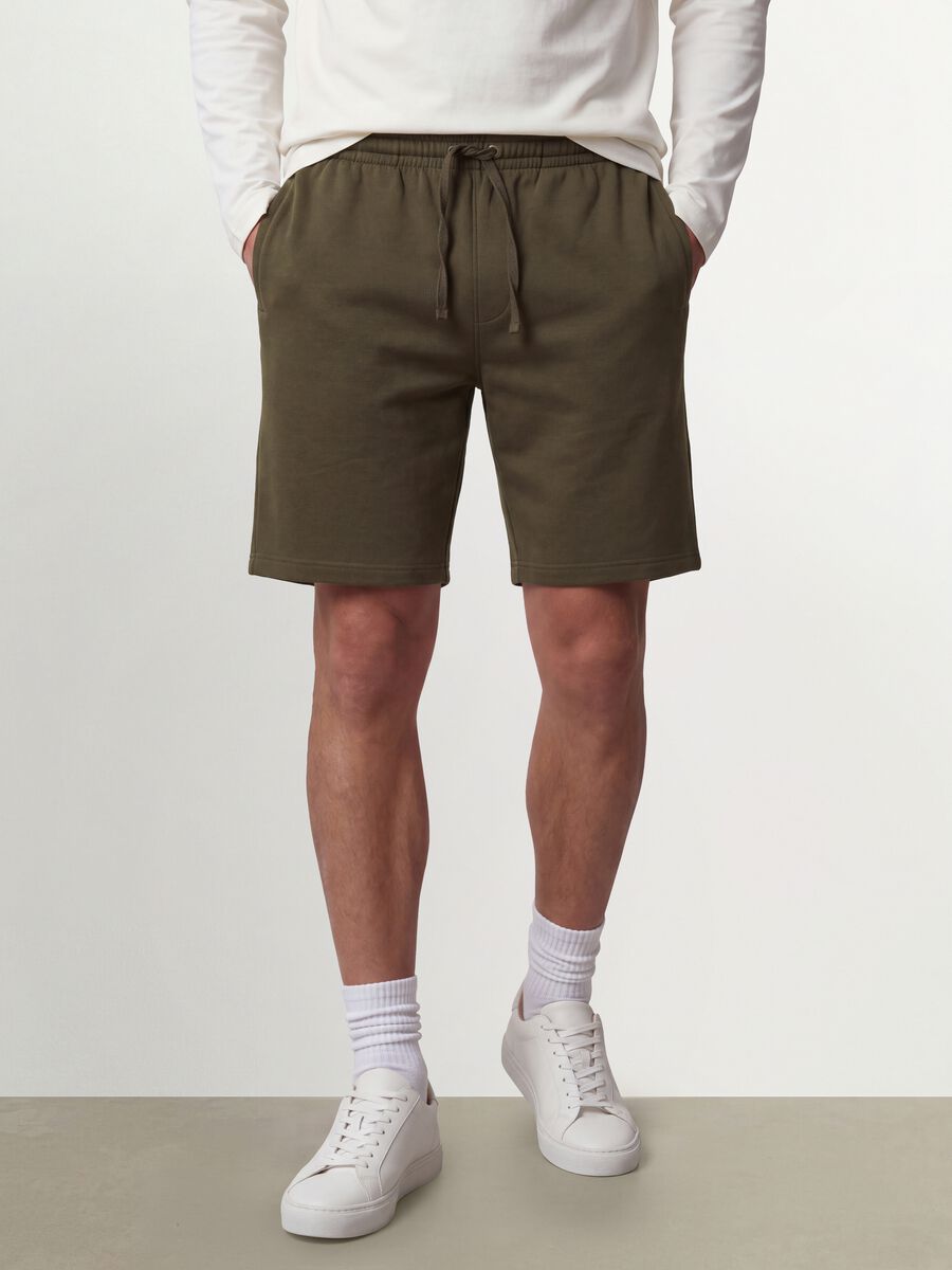 Shorts verdi in misto cotone con vita elasticizzata regular fit_1