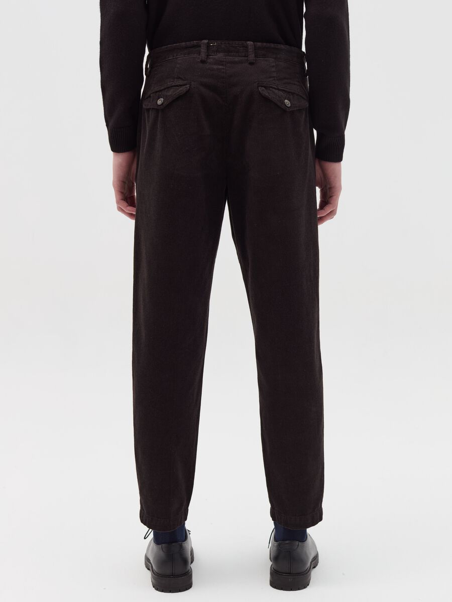 Chino trousers in corduroy with darts_3