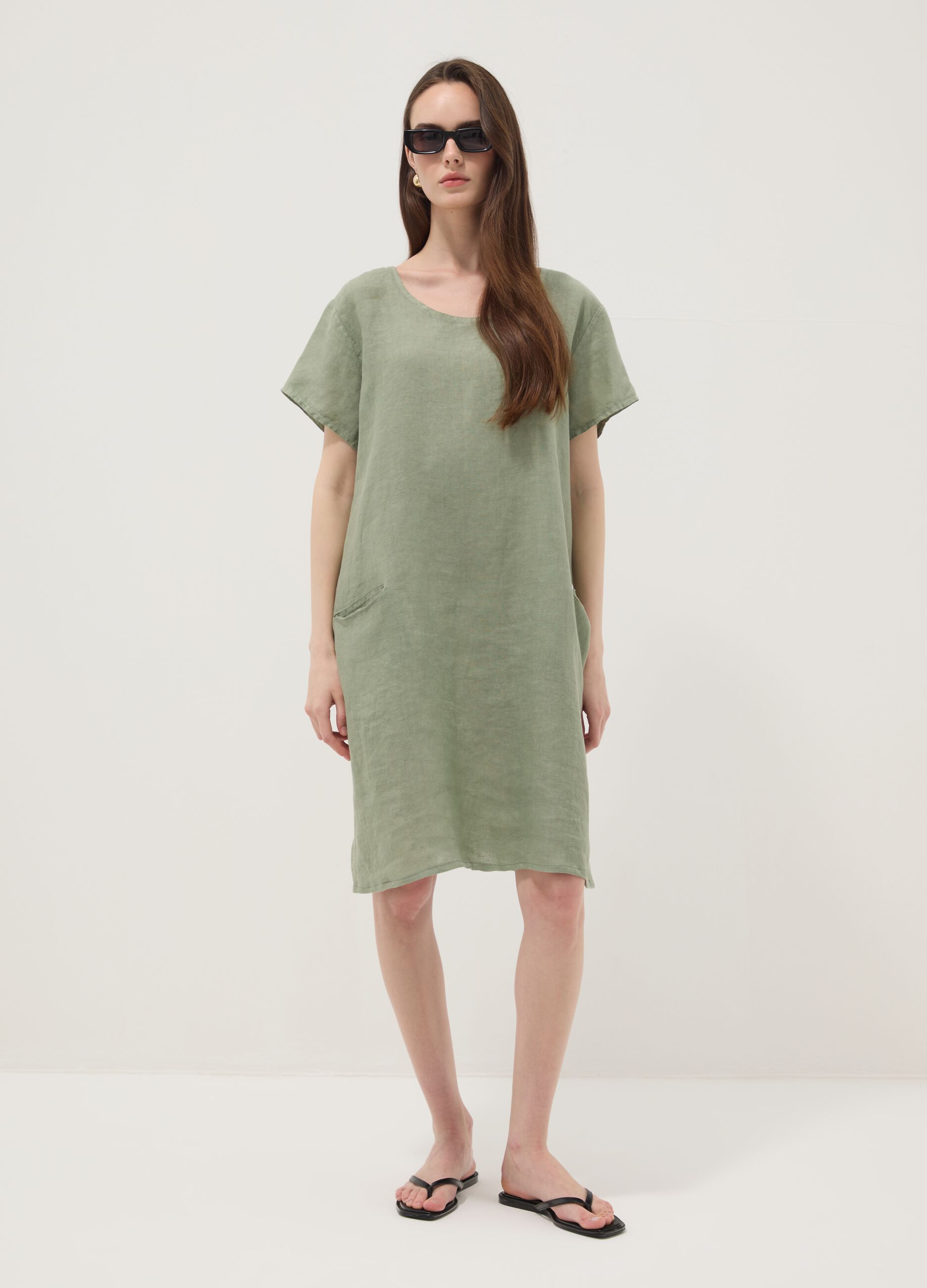 Green pure linen dress with patch pockets, regular fit